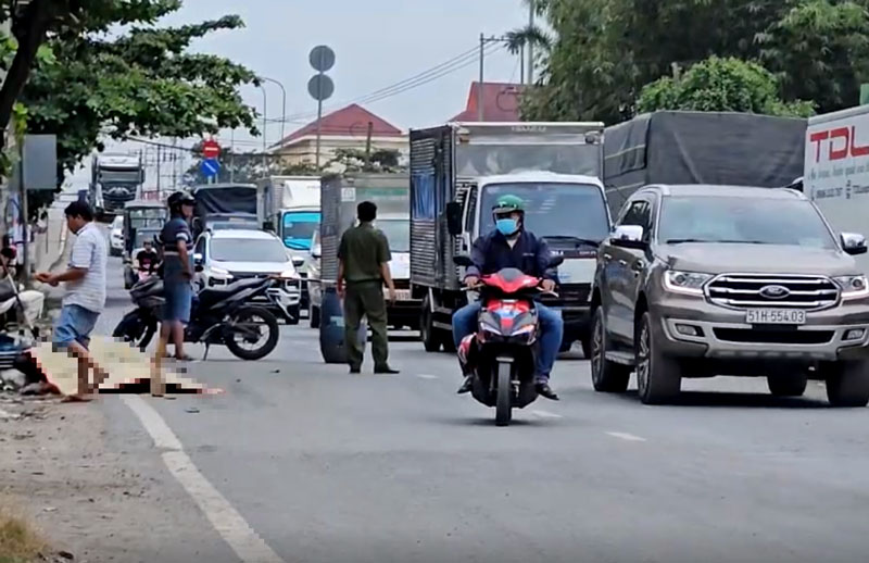 Hiện trường vụ tai nạn khiến ông L tử vong tại chỗ - Ảnh: Anh Vũ.