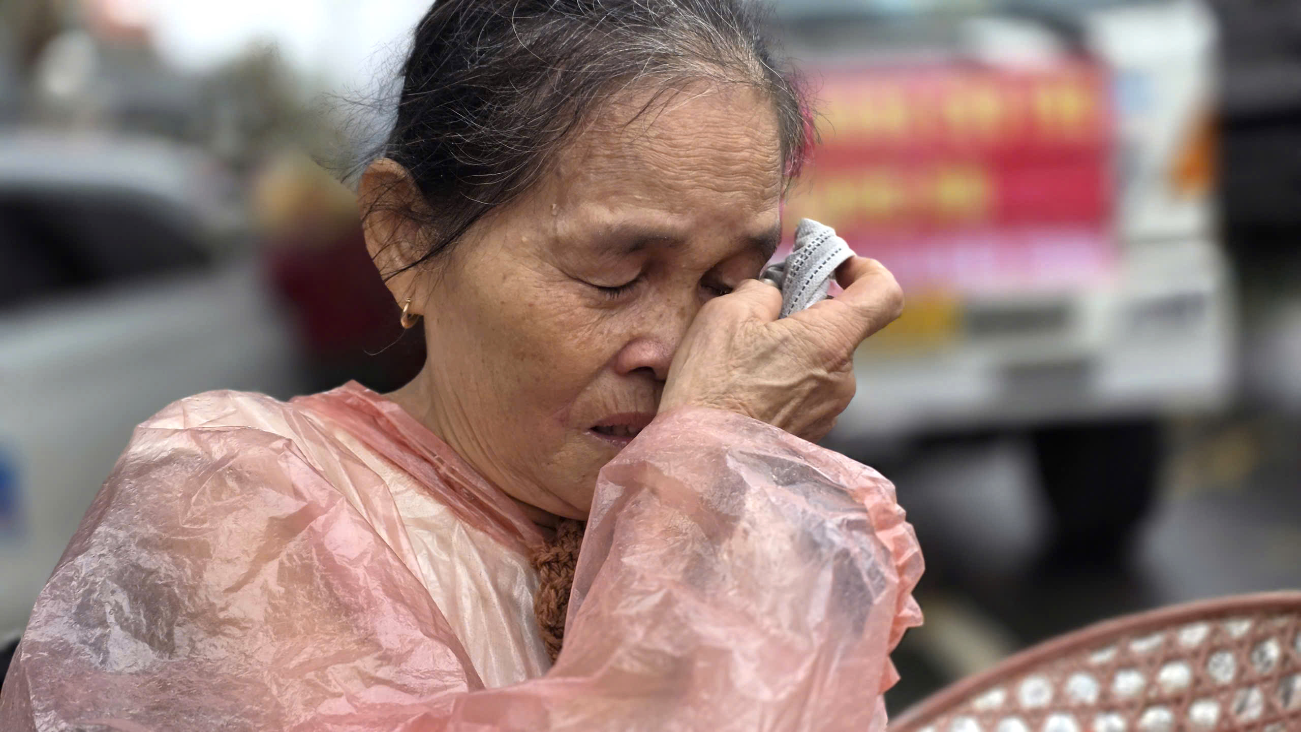Xác xơ rốn lũ miền Trung: May mắn giữ mạng nhưng nhà đổ sập, người dân Hòa Xuân trắng tay- Ảnh 3.