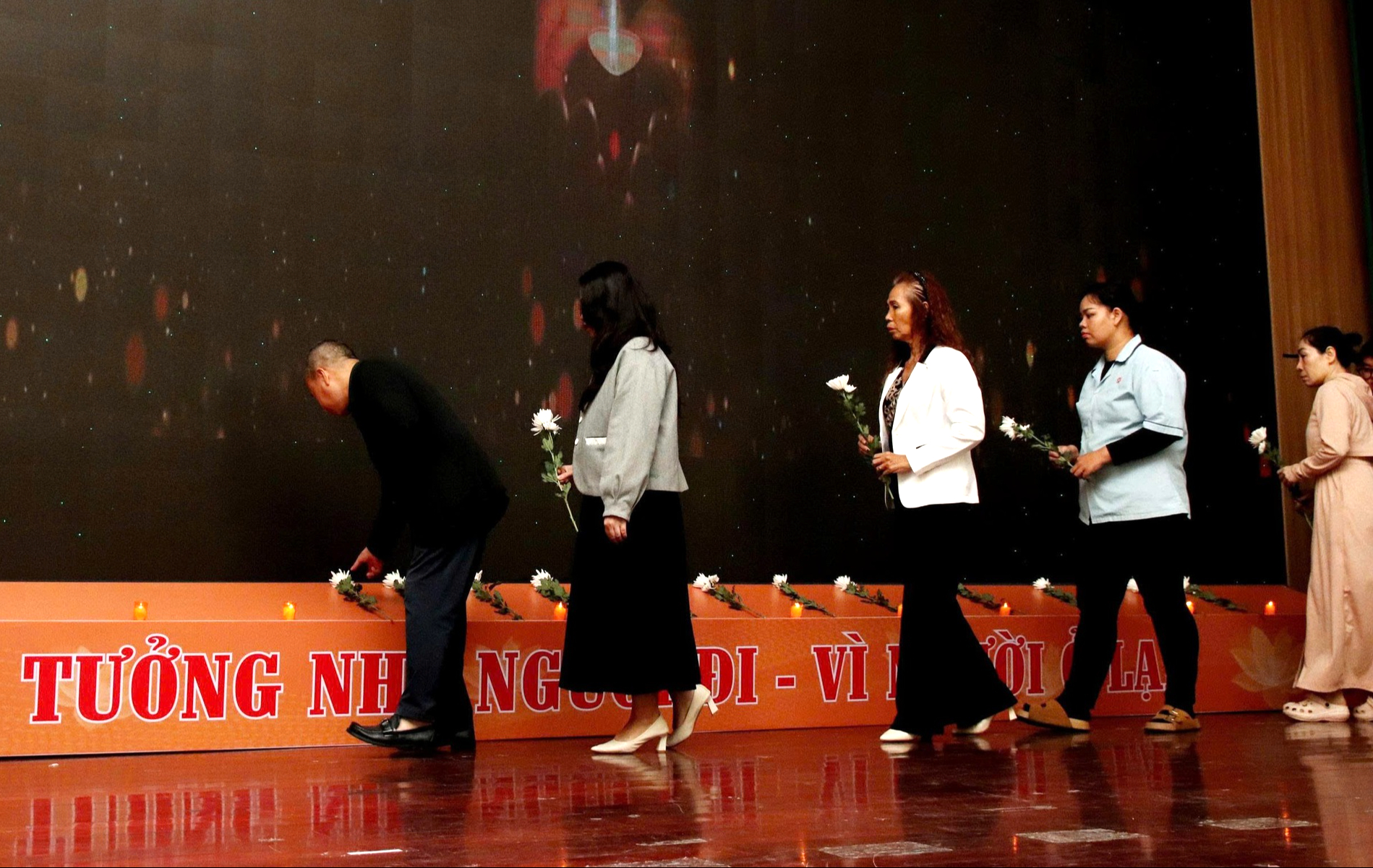 Đà Nẵng tưởng niệm nạn nhân tử vong do tai nạn giao thông năm 2025- Ảnh 2.