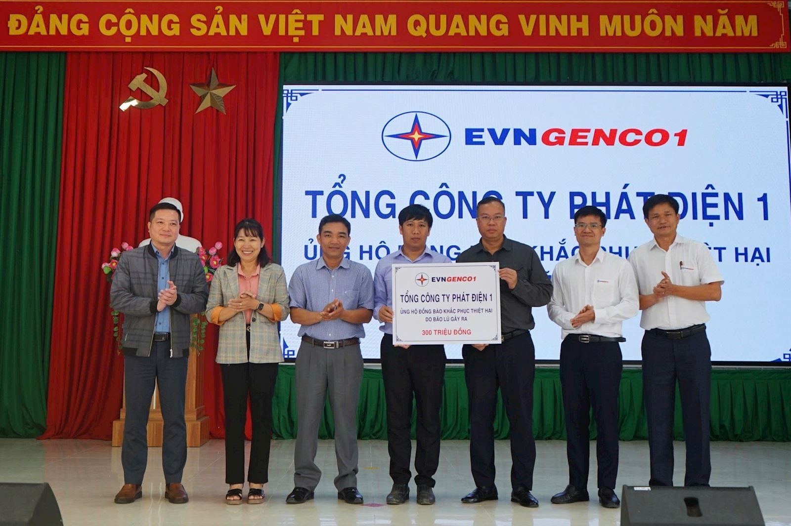 EVNGENCO1 ủng hộ đồng bào Lâm Đồng khắc phục thiệt hại do mưa lũ gây ra- Ảnh 1. EVNGENCO1 ủng hộ đồng bào Lâm Đồng khắc phục thiệt hại do mưa lũ gây ra- Ảnh 1.