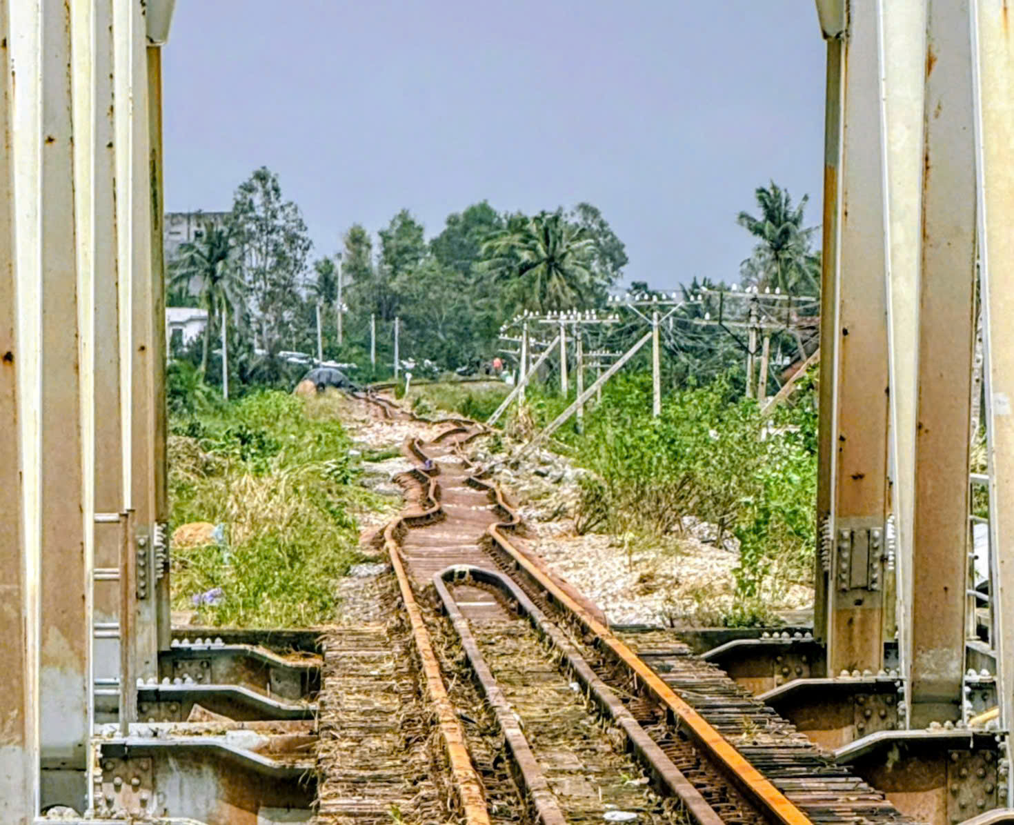 Trước 27/11 khắc phục xong hơn 60 điểm sạt lở trên tuyến đường sắt Bắc - Nam- Ảnh 2.