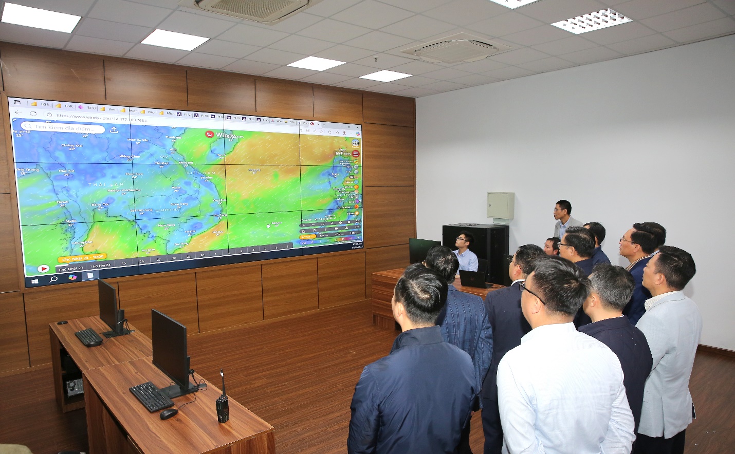 Nỗ lực vượt kế hoạch năm 2025, góp phần bù đắp thiệt hại do mưa lũ- Ảnh 1.