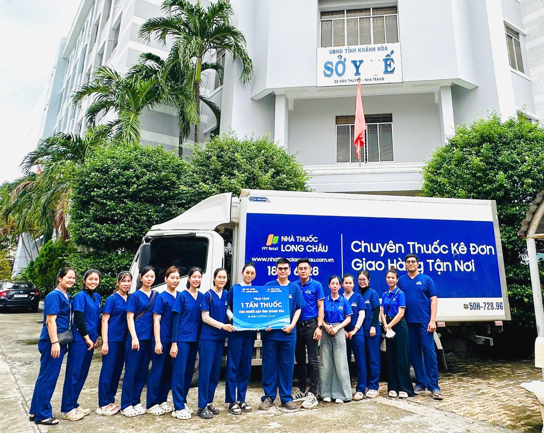 Long Châu hướng về miền Trung, khẩn cấp hỗ trợ thêm 3 tấn thuốc- Ảnh 2. Long Châu hướng về miền Trung, khẩn cấp hỗ trợ thêm 3 tấn thuốc- Ảnh 2.