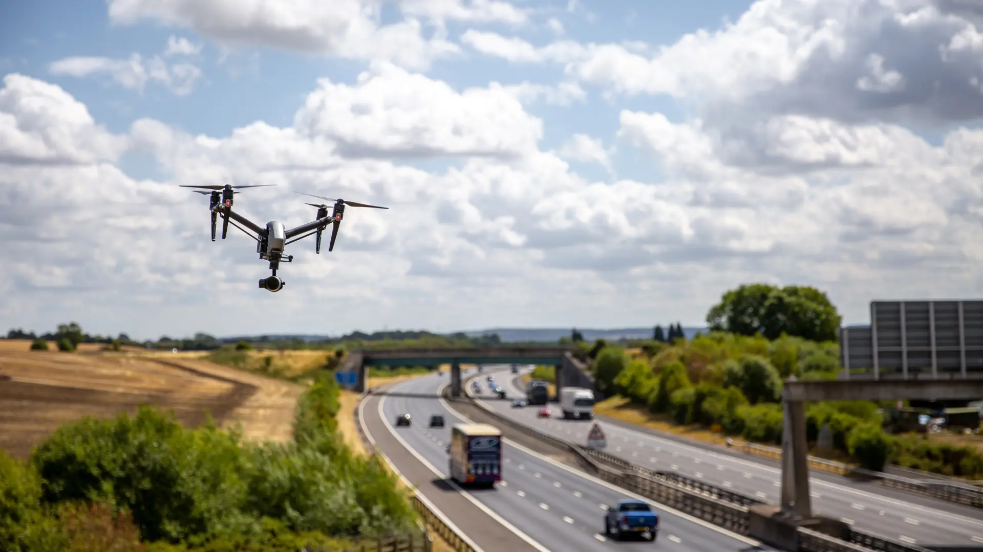 Lợi ích gì khi tuần đường cao tốc bằng máy bay không người lái?- Ảnh 1.