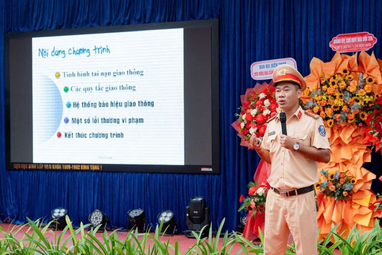 Hơn 55.000 học sinh, sinh viên Đà Nẵng được tuyên truyền trực tiếp về an toàn giao thông- Ảnh 2.
