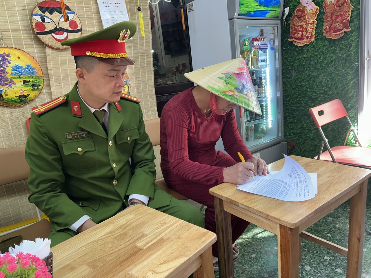 Hà Nội: Tiếp tục kiểm tra, xử lý vi phạm tại “phố cà phê đường tàu” Khâm Thiên - Lê Duẩn- Ảnh 5.