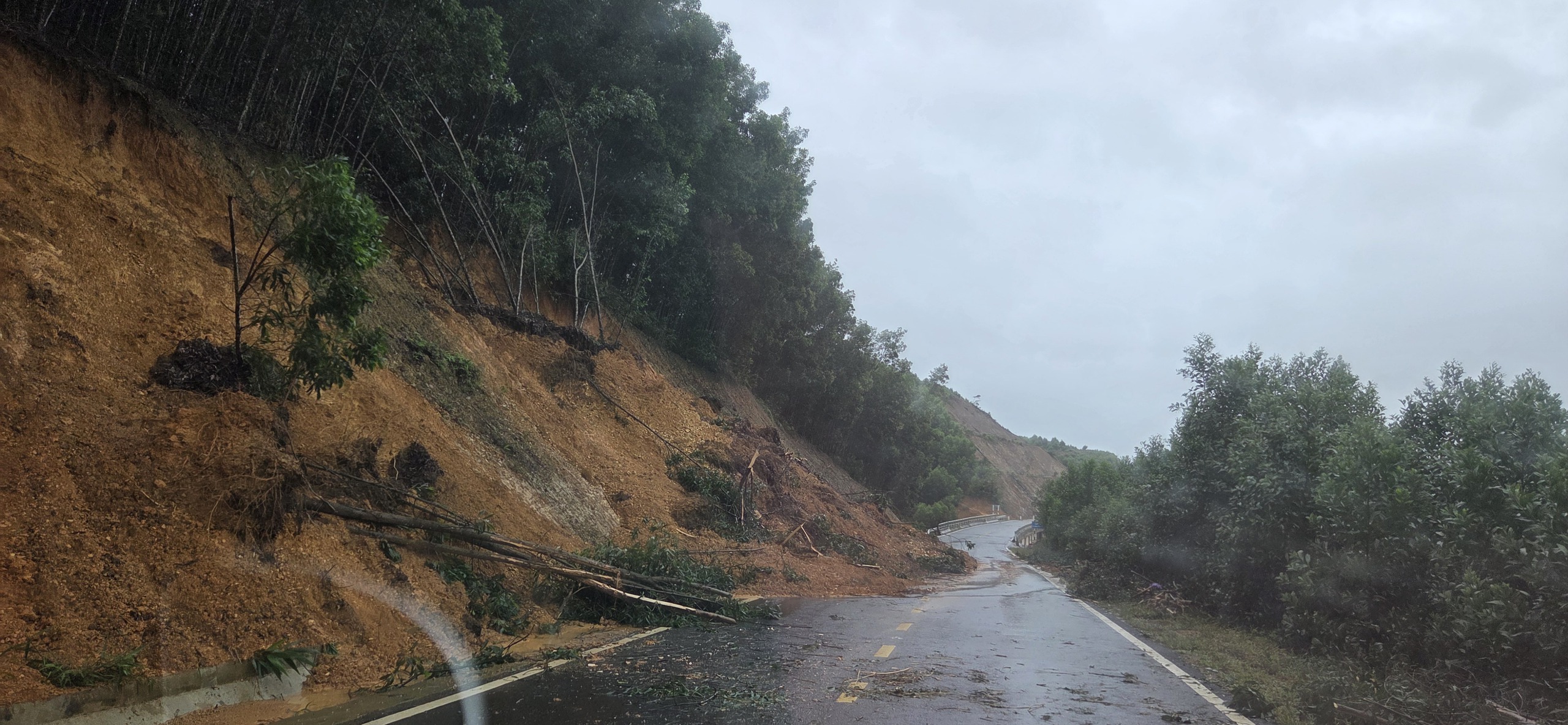 Nhà thầu thi công cao tốc Khánh Hòa - Buôn Ma Thuột gặp khó bởi thời tiết, vật liệu- Ảnh 2.