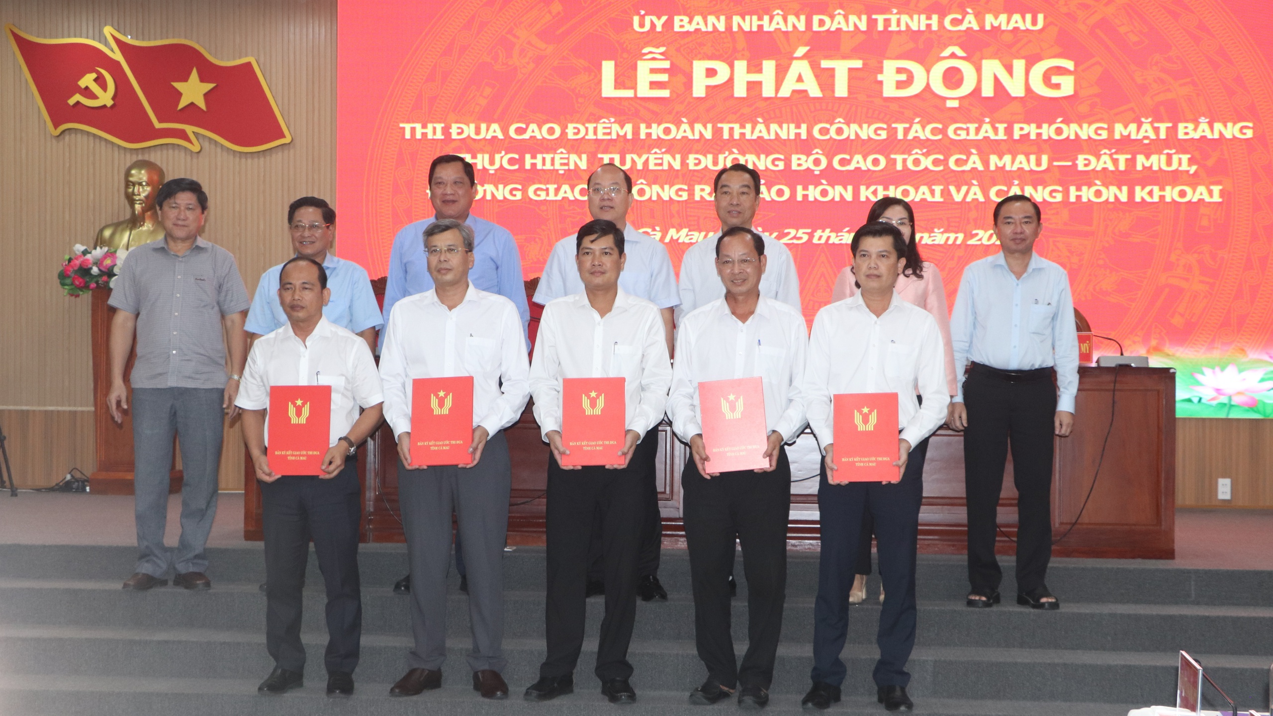 Phát động thi đua cao điểm giải phóng mặt bằng cao tốc Cà Mau - Đất Mũi, cảng Hòn Khoai- Ảnh 2. Phát động thi đua cao điểm giải phóng mặt bằng cao tốc Cà Mau - Đất Mũi, cảng Hòn Khoai- Ảnh 2.