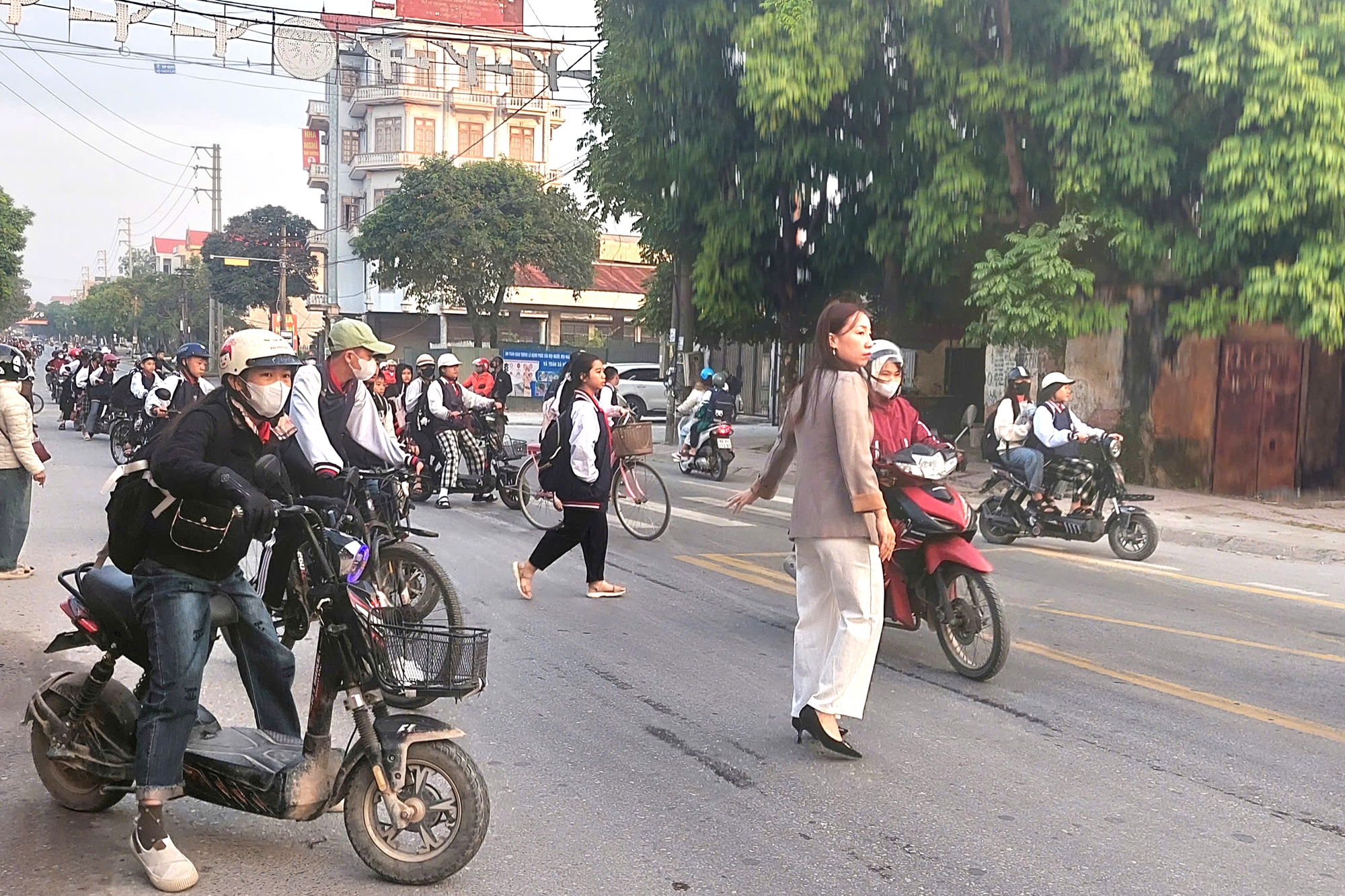 Phú Thọ: Phát huy hiệu quả mô hình “Cổng trường an toàn giao thông”- Ảnh 2. Phú Thọ: Phát huy hiệu quả mô hình “Cổng trường an toàn giao thông”- Ảnh 2.