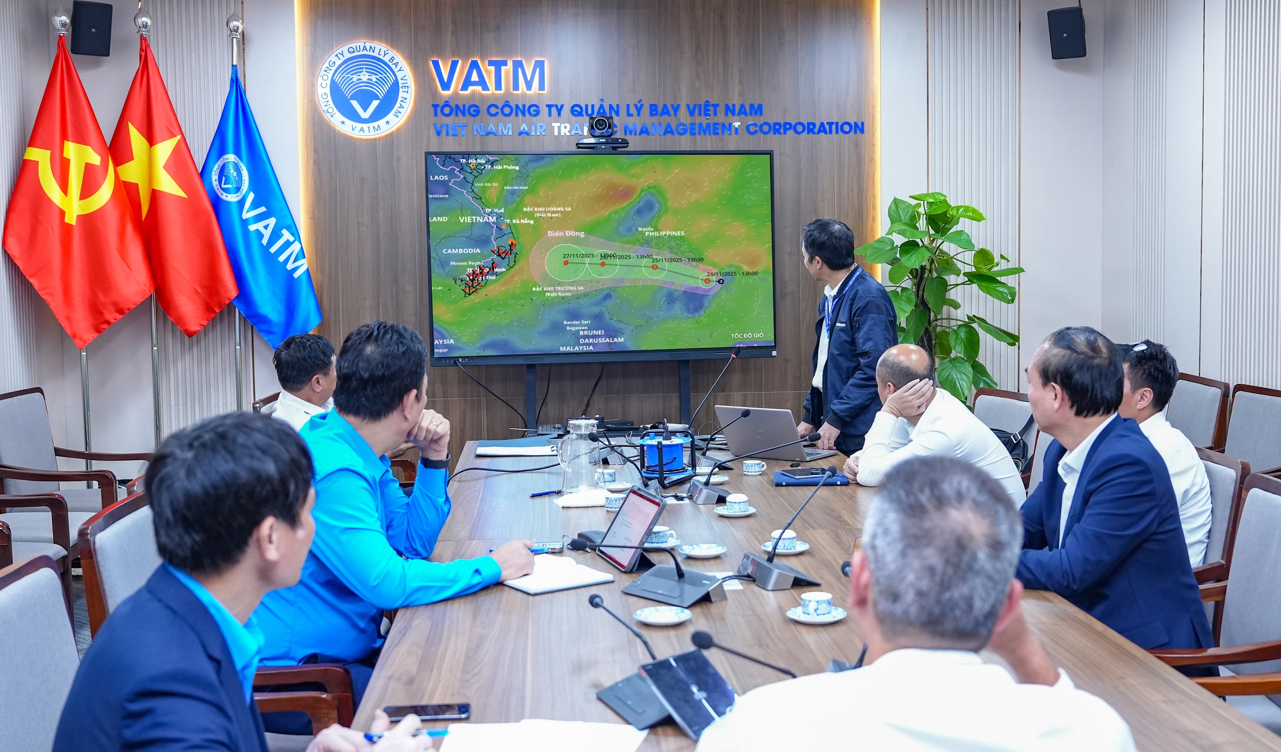 Quản lý bay kích hoạt cao điểm phòng chống bão số 15- Ảnh 1. Quản lý bay kích hoạt cao điểm phòng chống bão số 15- Ảnh 1.