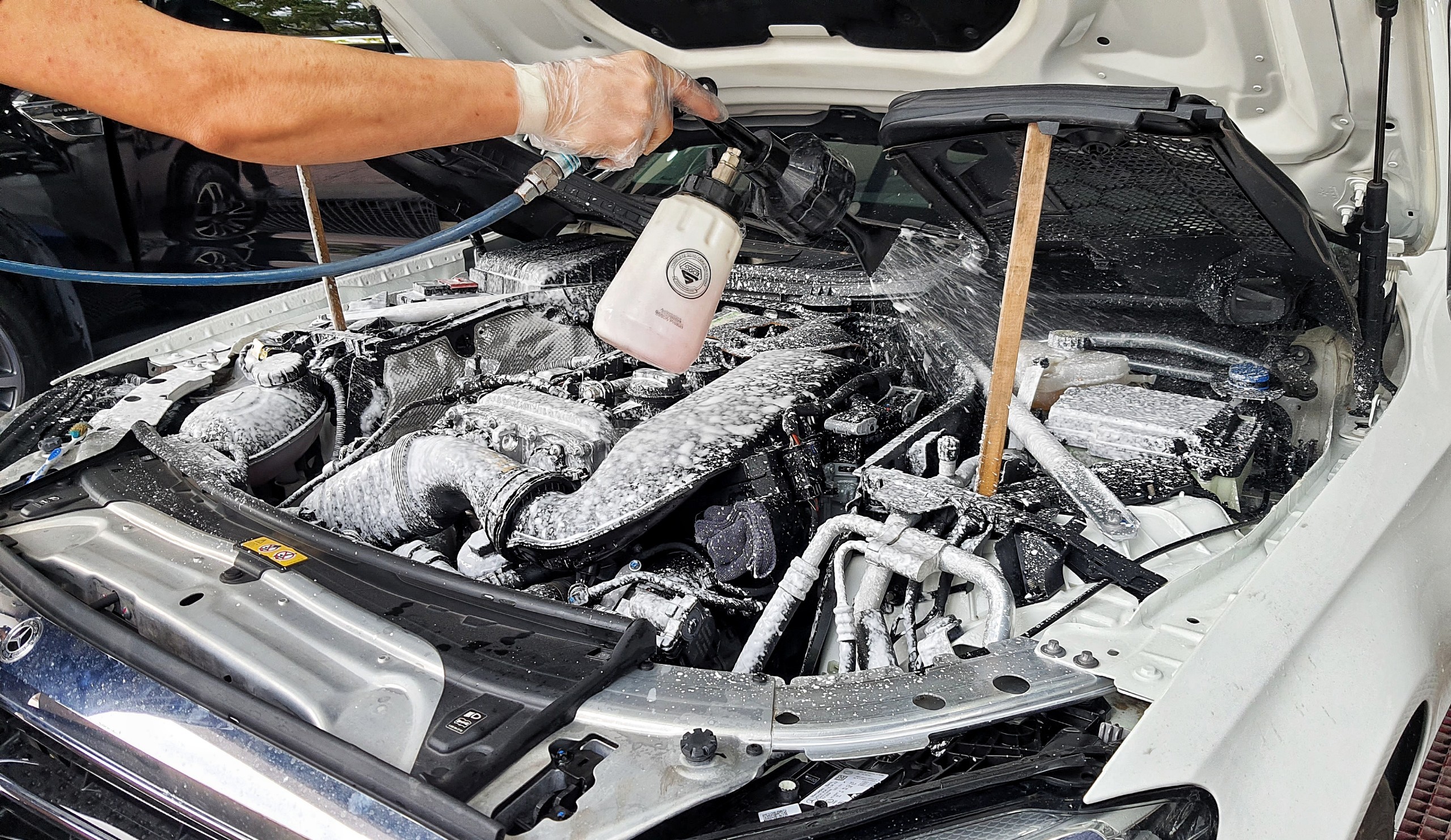 Rửa khoang máy ô tô, vì sao nên làm thường xuyên?- Ảnh 1.