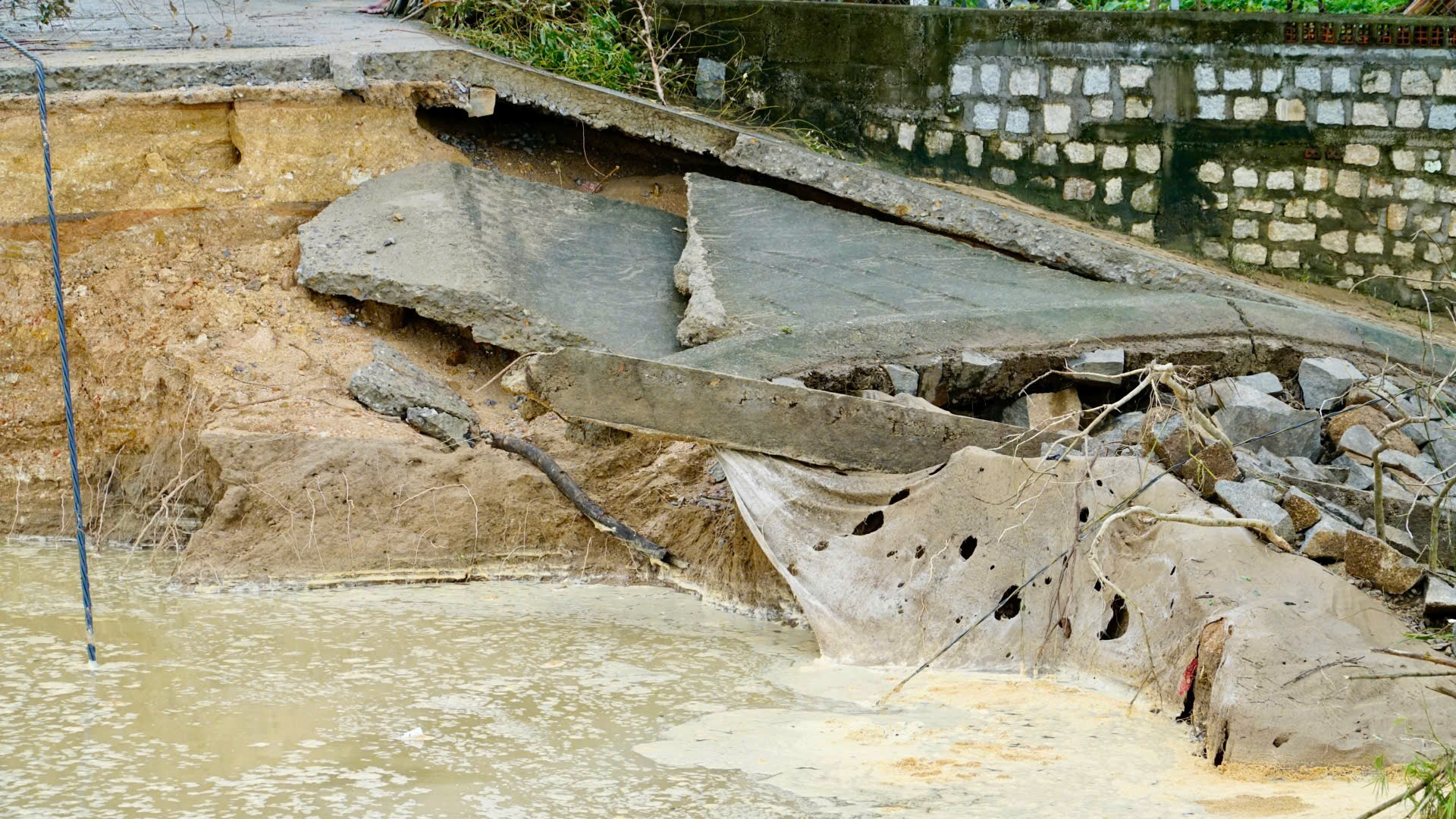 Mưa lũ gây thiệt hại hơn 1.500 tỷ đồng tại Gia Lai- Ảnh 1. Mưa lũ gây thiệt hại hơn 1.500 tỷ đồng tại Gia Lai- Ảnh 1.