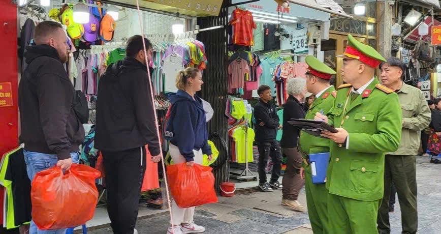 Diện mạo những tuyến phố sầm uất nhất Thủ đô sau triển khai phường kiểu mẫu- Ảnh 1. Diện mạo những tuyến phố sầm uất nhất Thủ đô sau triển khai phường kiểu mẫu- Ảnh 1.