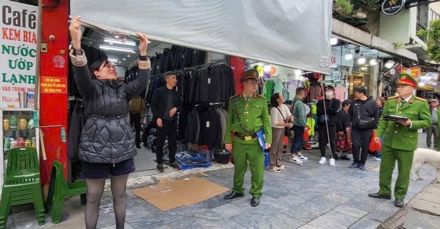 Diện mạo những tuyến phố sầm uất nhất Thủ đô sau triển khai phường kiểu mẫu- Ảnh 2. Diện mạo những tuyến phố sầm uất nhất Thủ đô sau triển khai phường kiểu mẫu- Ảnh 2.