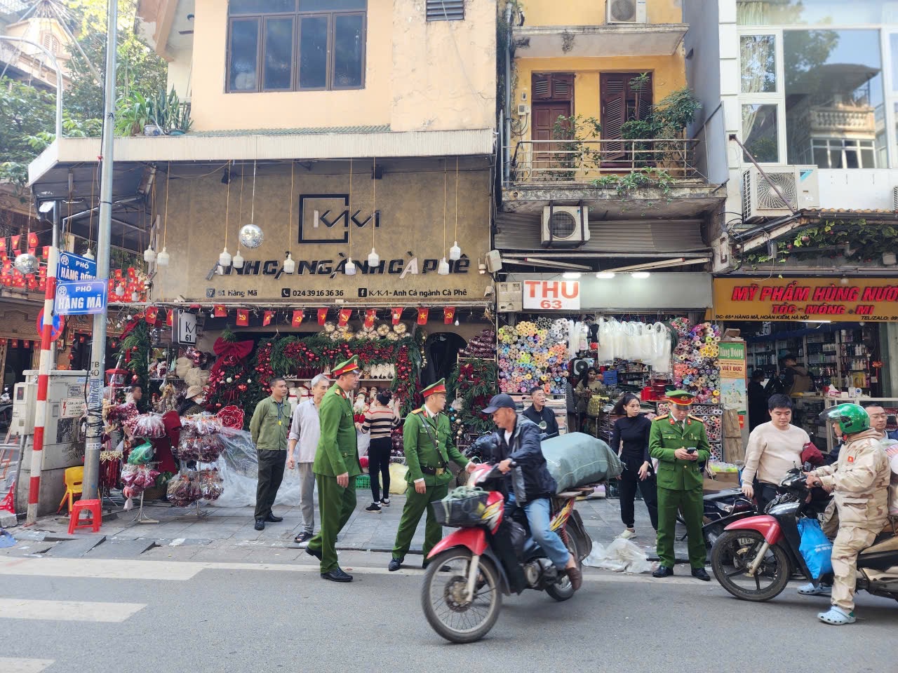 Diện mạo những tuyến phố sầm uất nhất Thủ đô sau triển khai phường kiểu mẫu- Ảnh 4. Diện mạo những tuyến phố sầm uất nhất Thủ đô sau triển khai phường kiểu mẫu- Ảnh 4.