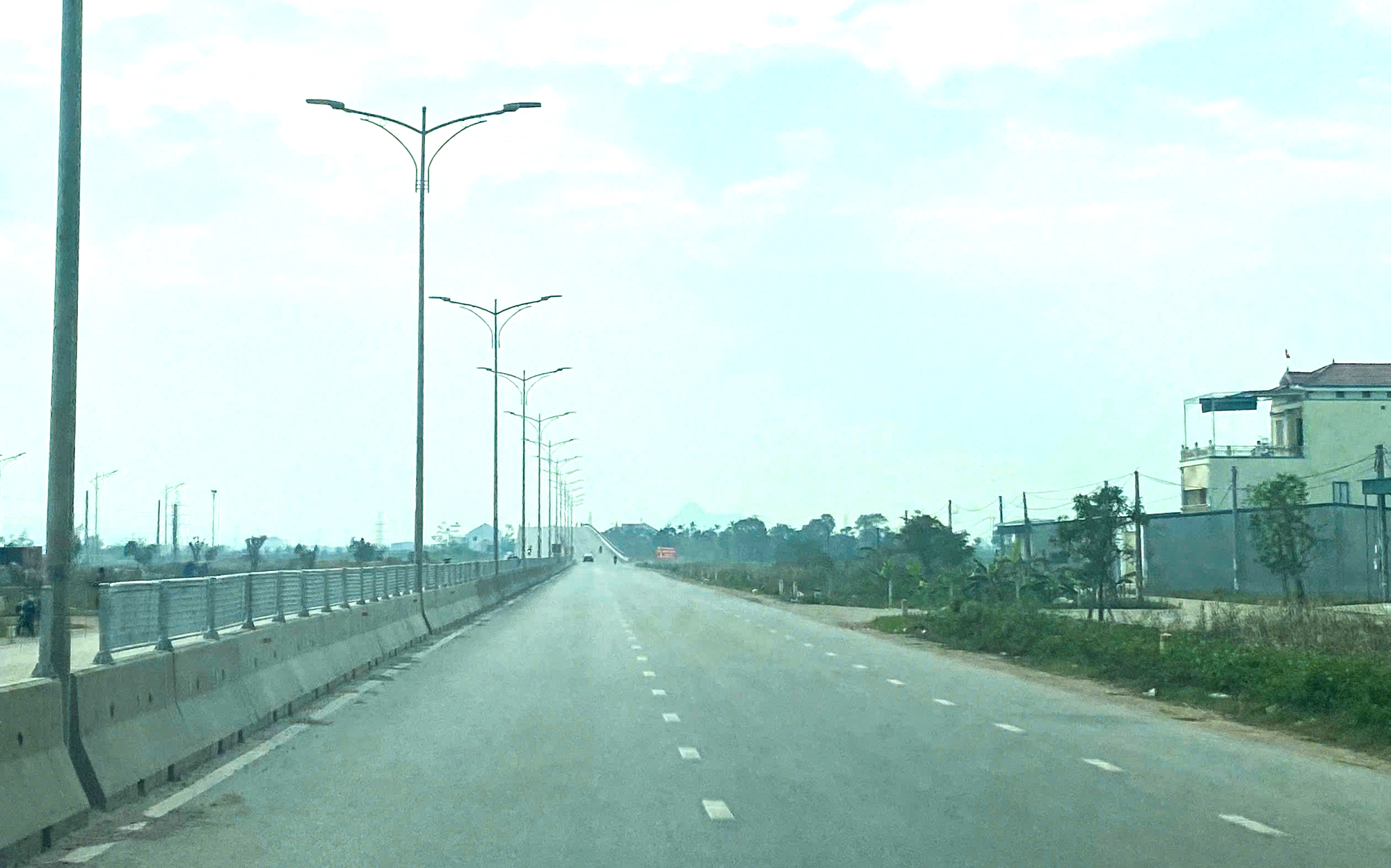 Gấp rút hoàn thành dự án nâng cấp, mở rộng quốc lộ 7A ở Nghệ An- Ảnh 2.