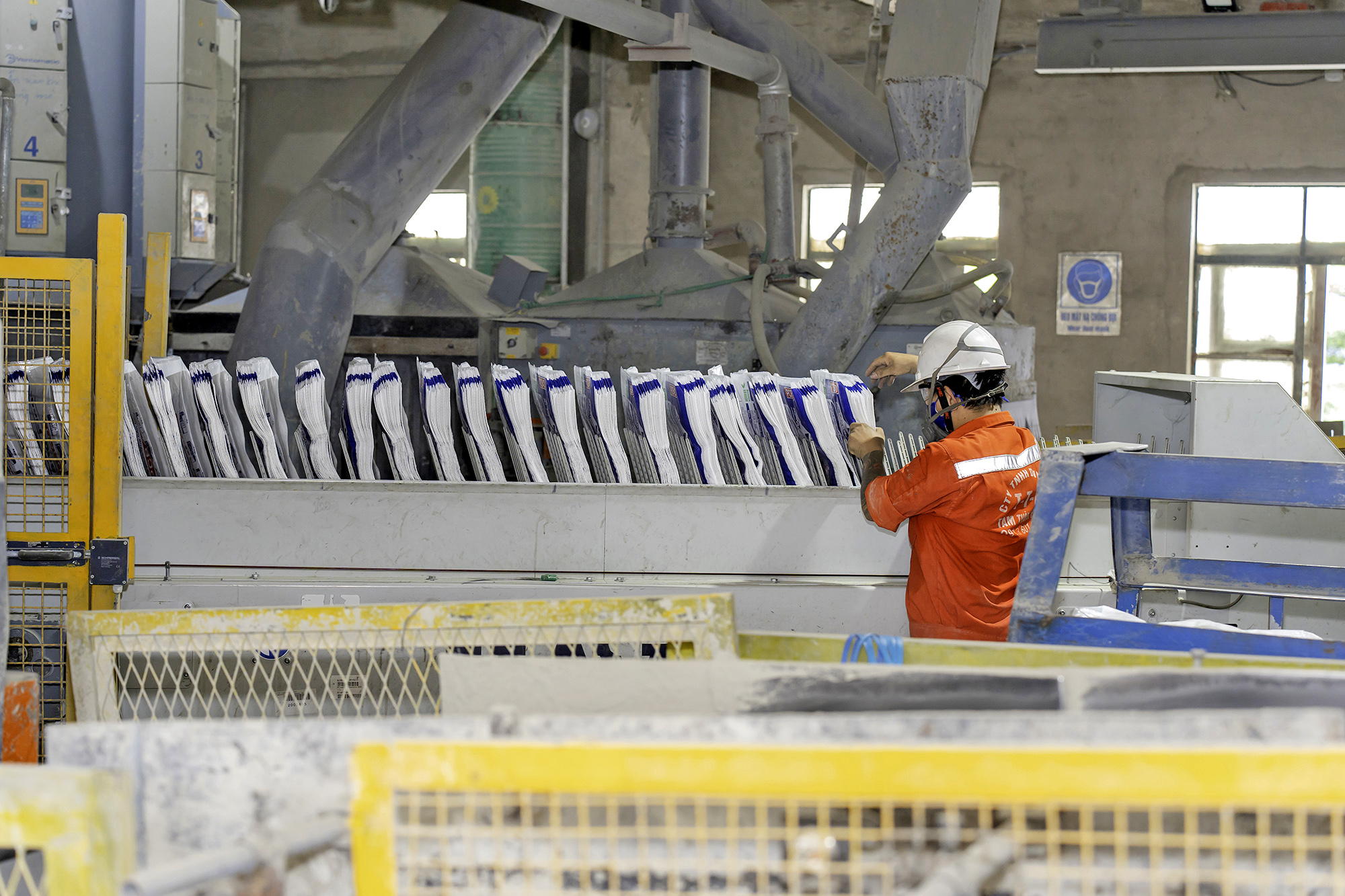 Cơ hội từ “tấm vé xanh” của doanh nghiệp vật liệu- Ảnh 1.