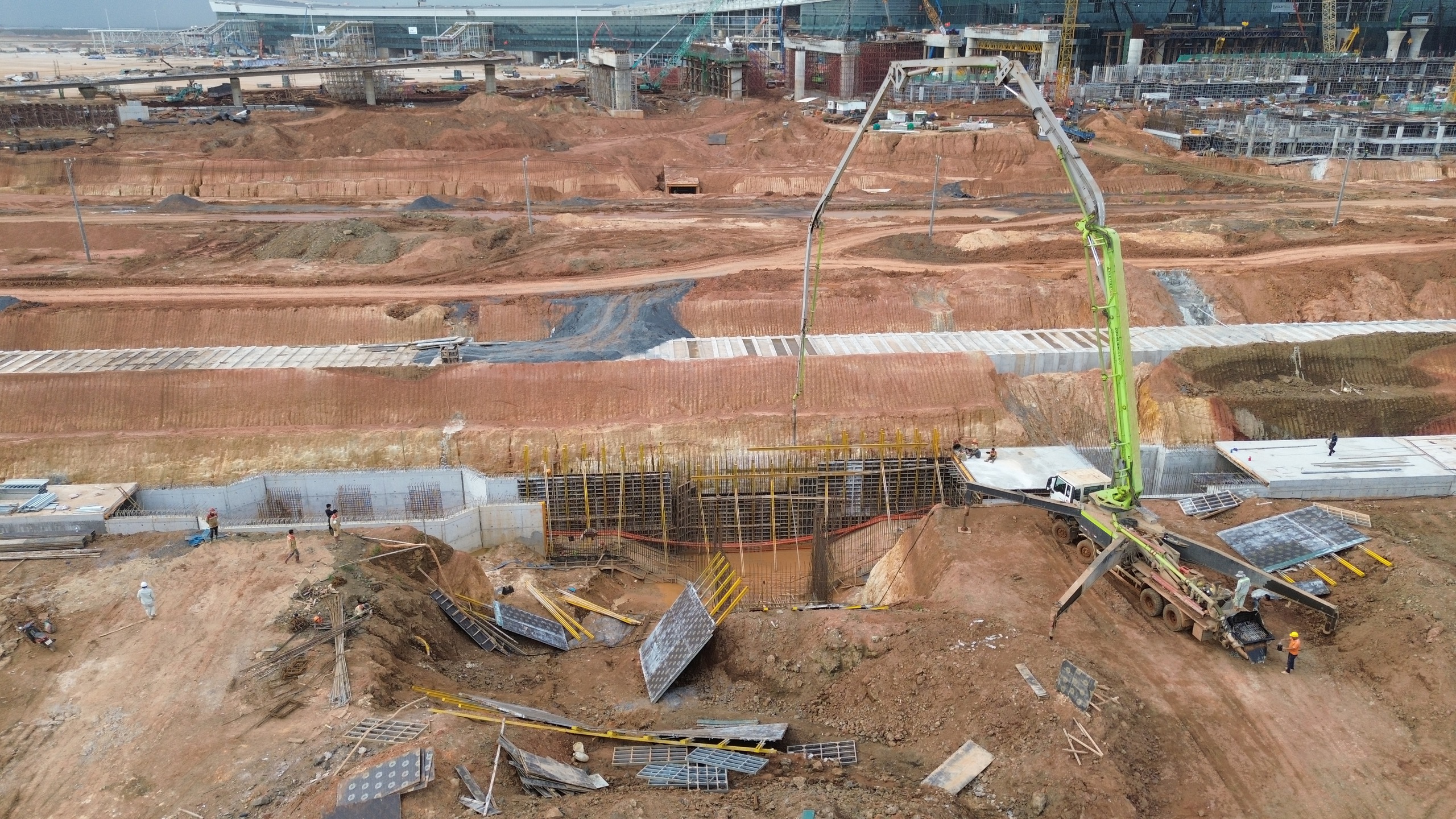 Nhà thầu tăng tốc nhiều hạng mục phục vụ đón chuyến bay đầu tiên tại sân bay Long Thành- Ảnh 2.