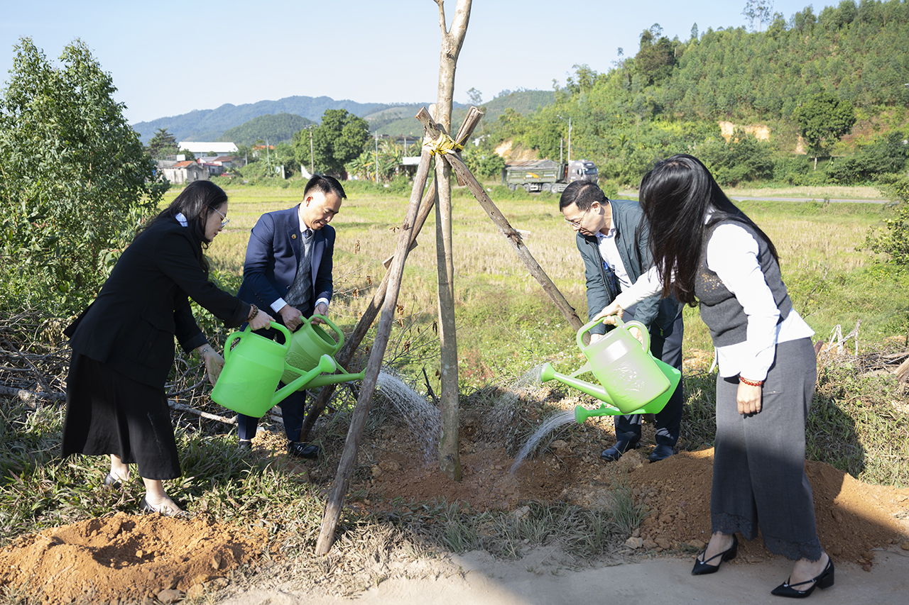 Phát động chương trình "Toyota chung tay xanh hóa học đường" tại Phú Thọ- Ảnh 2.