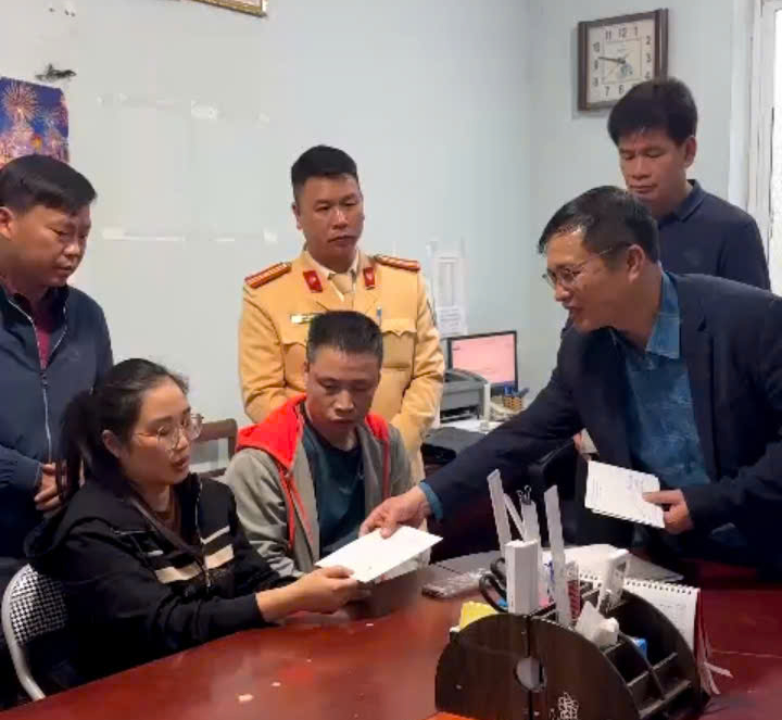 Vụ ô tô con đấu đầu xe container tại Lạng Sơn: 3 người một gia đình gặp nạn- Ảnh 4.