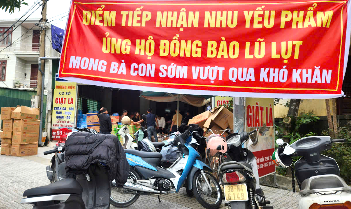 Hà Tĩnh hướng về Nam Trung Bộ giữa những ngày lũ dữ- Ảnh 1.