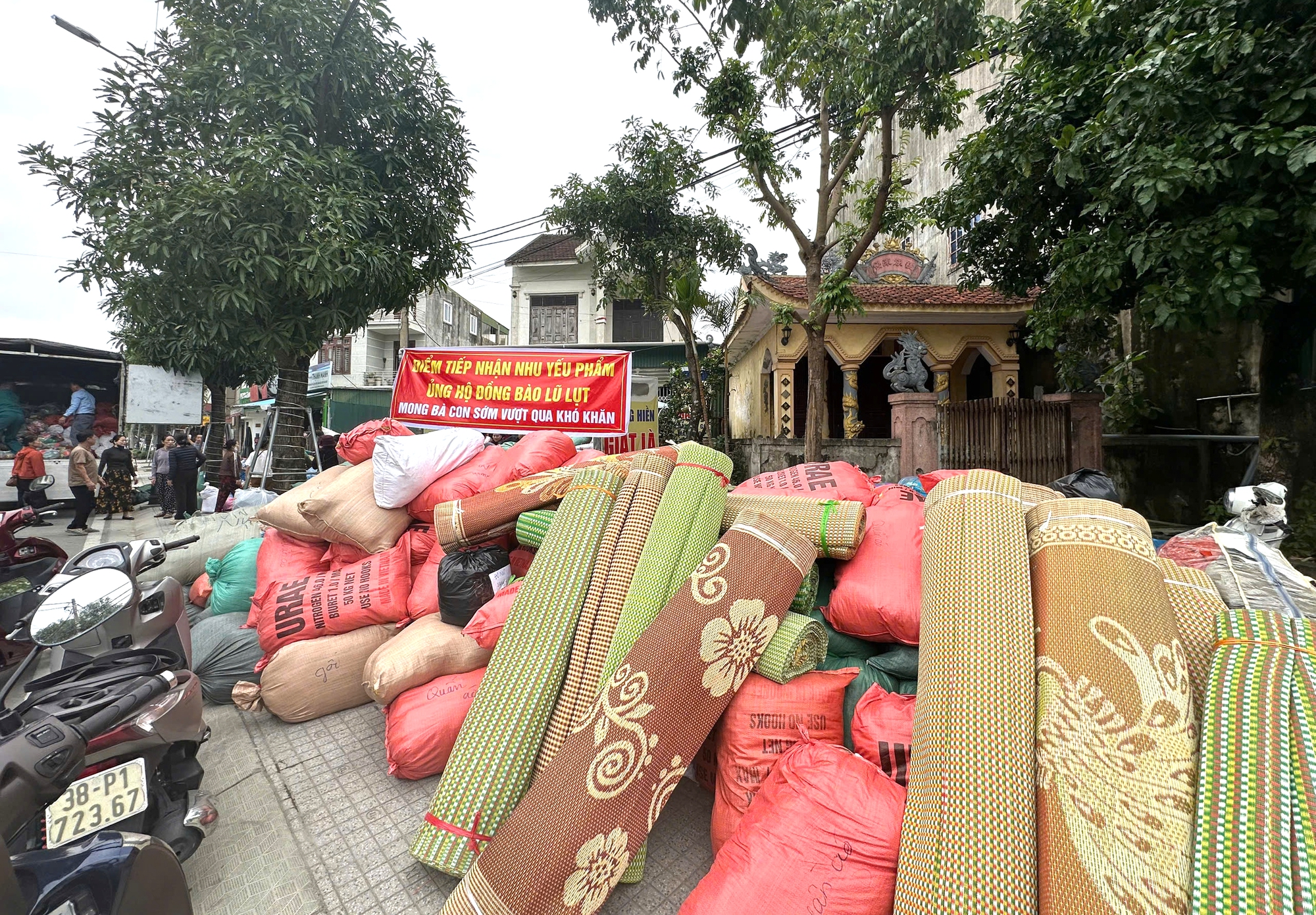 Hà Tĩnh hướng về Nam Trung Bộ giữa những ngày lũ dữ- Ảnh 2.