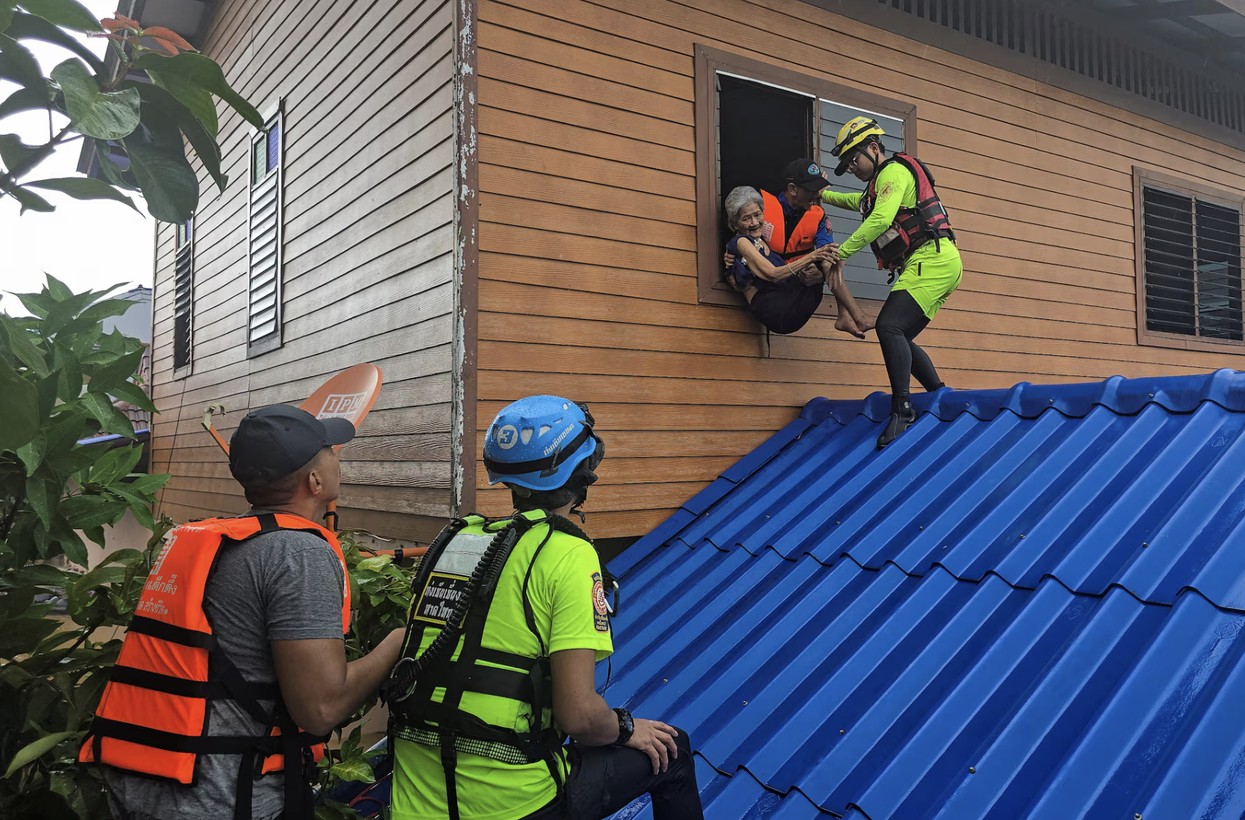 Lũ lụt nghiêm trọng tại Thái Lan, 33 người tử vong- Ảnh 3. Lũ lụt nghiêm trọng tại Thái Lan, 33 người tử vong- Ảnh 3.