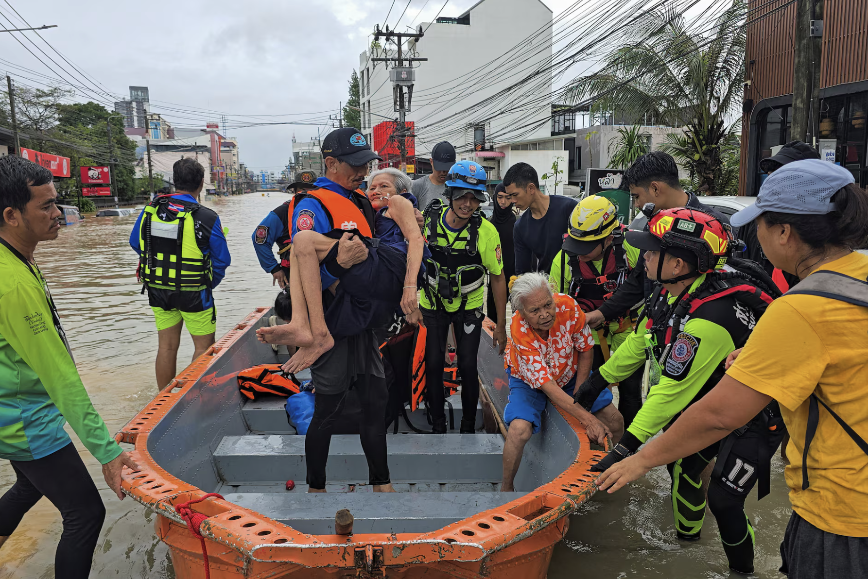 Lũ lụt nghiêm trọng tại Thái Lan, 33 người tử vong- Ảnh 2. Lũ lụt nghiêm trọng tại Thái Lan, 33 người tử vong- Ảnh 2.