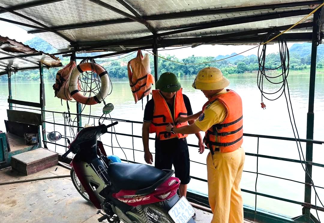 Tuyên Quang đảm bảo an toàn giao thông, hạn chế tai nạn đường thủy- Ảnh 3.