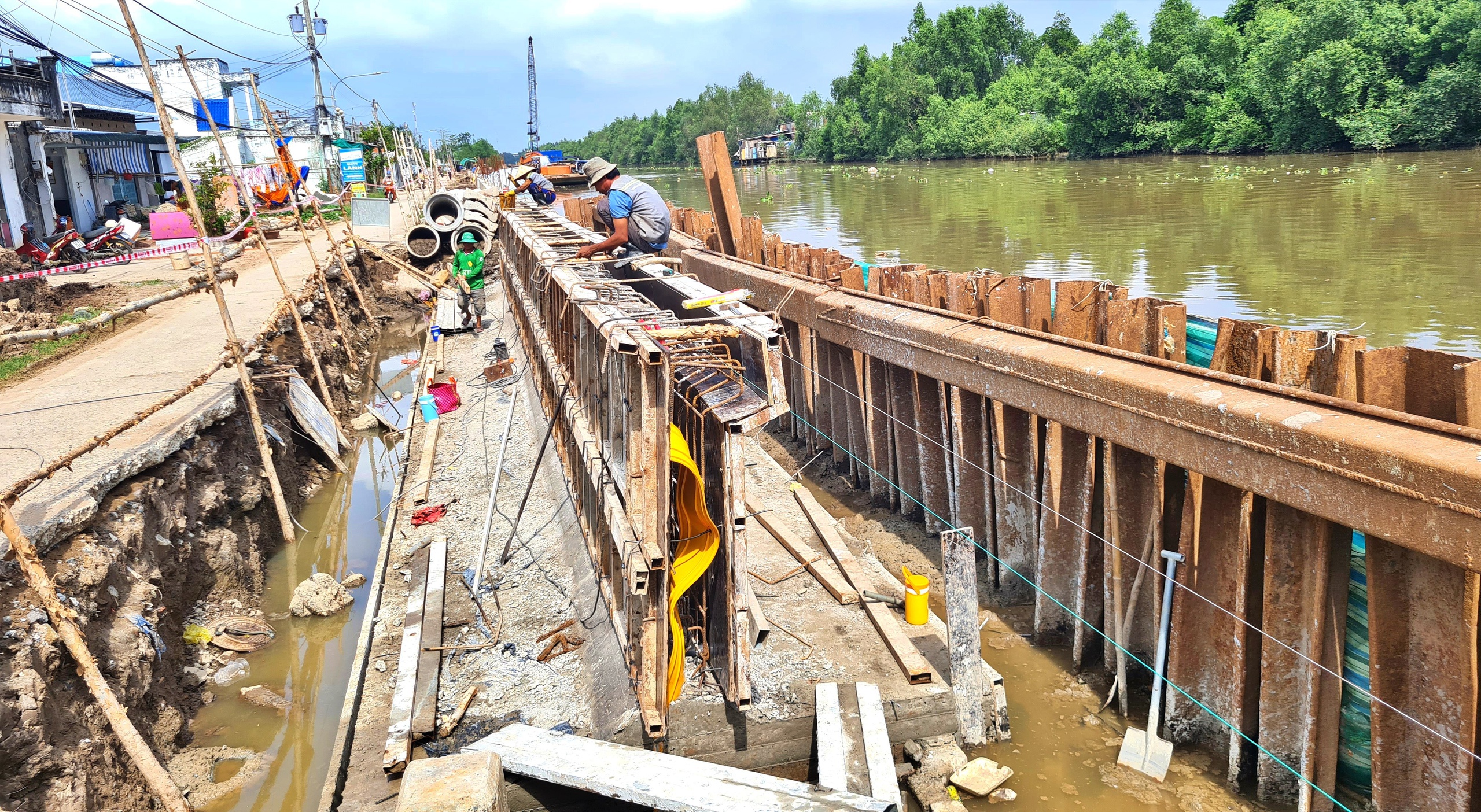 Cà Mau: Vướng mặt bằng, tiến độ một số dự án đê kè chống ngập bị cản trở- Ảnh 1. Cà Mau: Vướng mặt bằng, tiến độ một số dự án đê kè chống ngập bị cản trở- Ảnh 1.