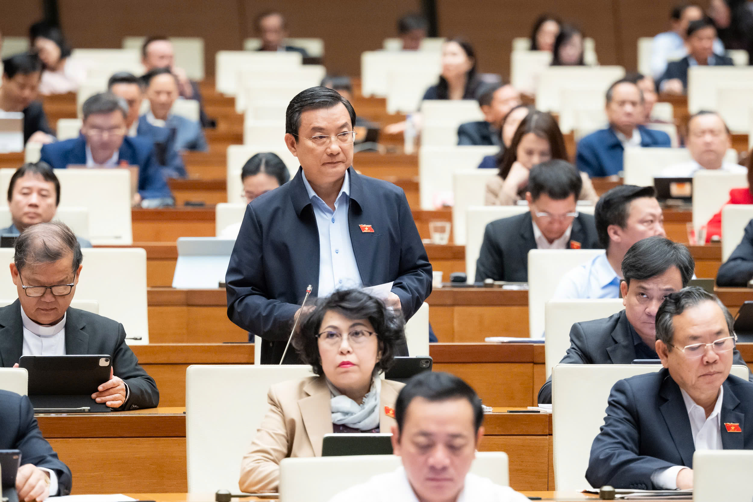 ĐBQH: Cấm kinh doanh thuốc lá điện tử, bóng cười để bảo vệ sức khoẻ người dân- Ảnh 1. ĐBQH: Cấm kinh doanh thuốc lá điện tử, bóng cười để bảo vệ sức khoẻ người dân- Ảnh 1.