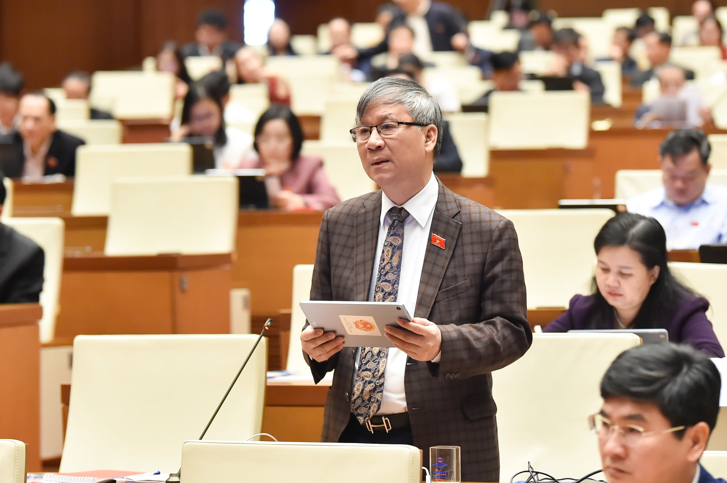 ĐBQH: Cấm kinh doanh thuốc lá điện tử, bóng cười để bảo vệ sức khoẻ người dân- Ảnh 3. ĐBQH: Cấm kinh doanh thuốc lá điện tử, bóng cười để bảo vệ sức khoẻ người dân- Ảnh 3.