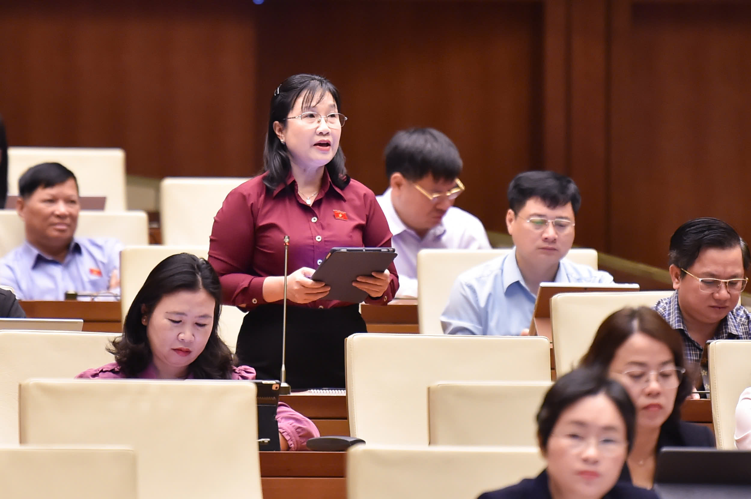 ĐBQH: Cấm kinh doanh thuốc lá điện tử, bóng cười để bảo vệ sức khoẻ người dân- Ảnh 2. ĐBQH: Cấm kinh doanh thuốc lá điện tử, bóng cười để bảo vệ sức khoẻ người dân- Ảnh 2.