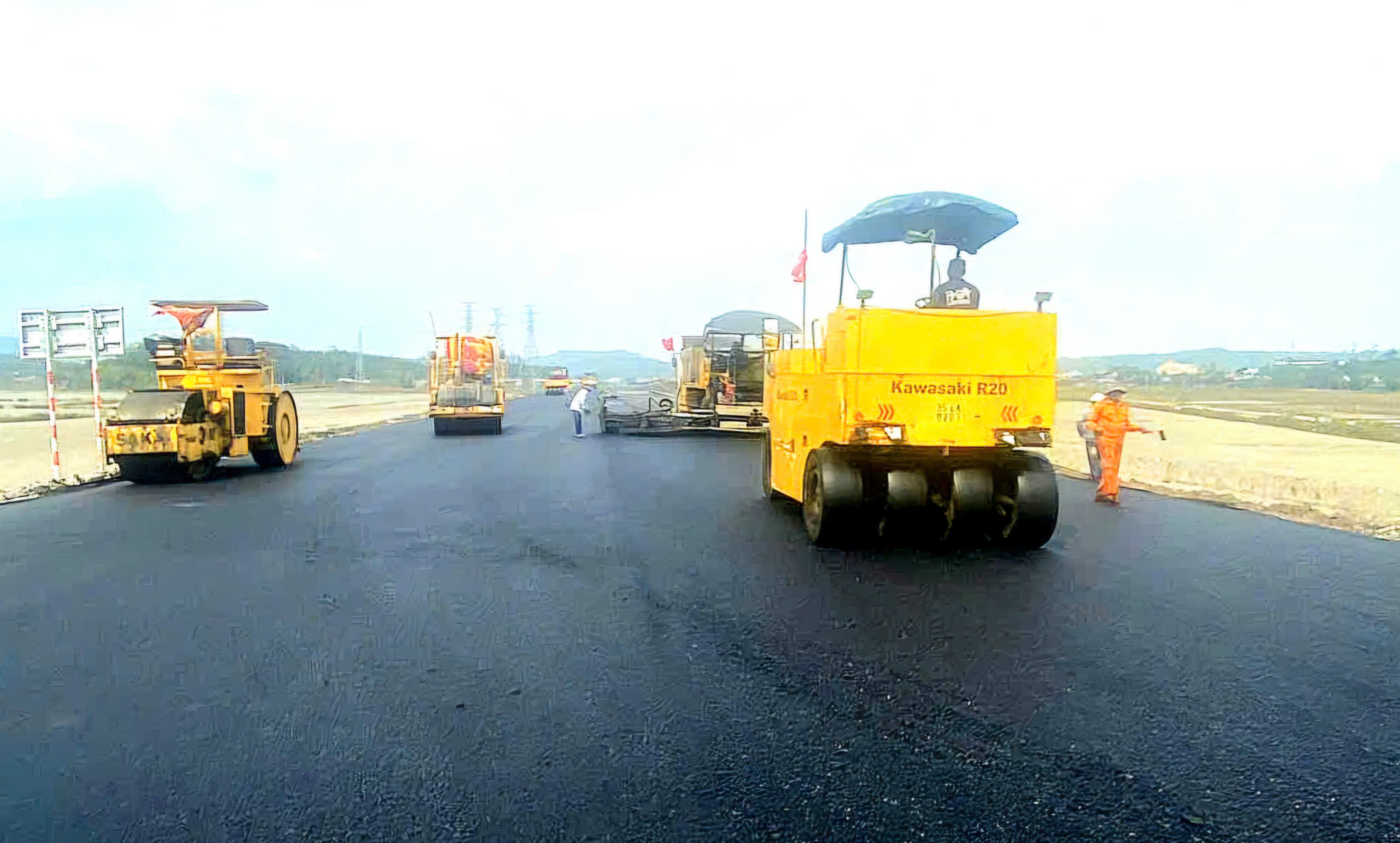 Nhà thầu lớn tăng tốc về đích trên đại công trường cao tốc Bắc - Nam- Ảnh 1.