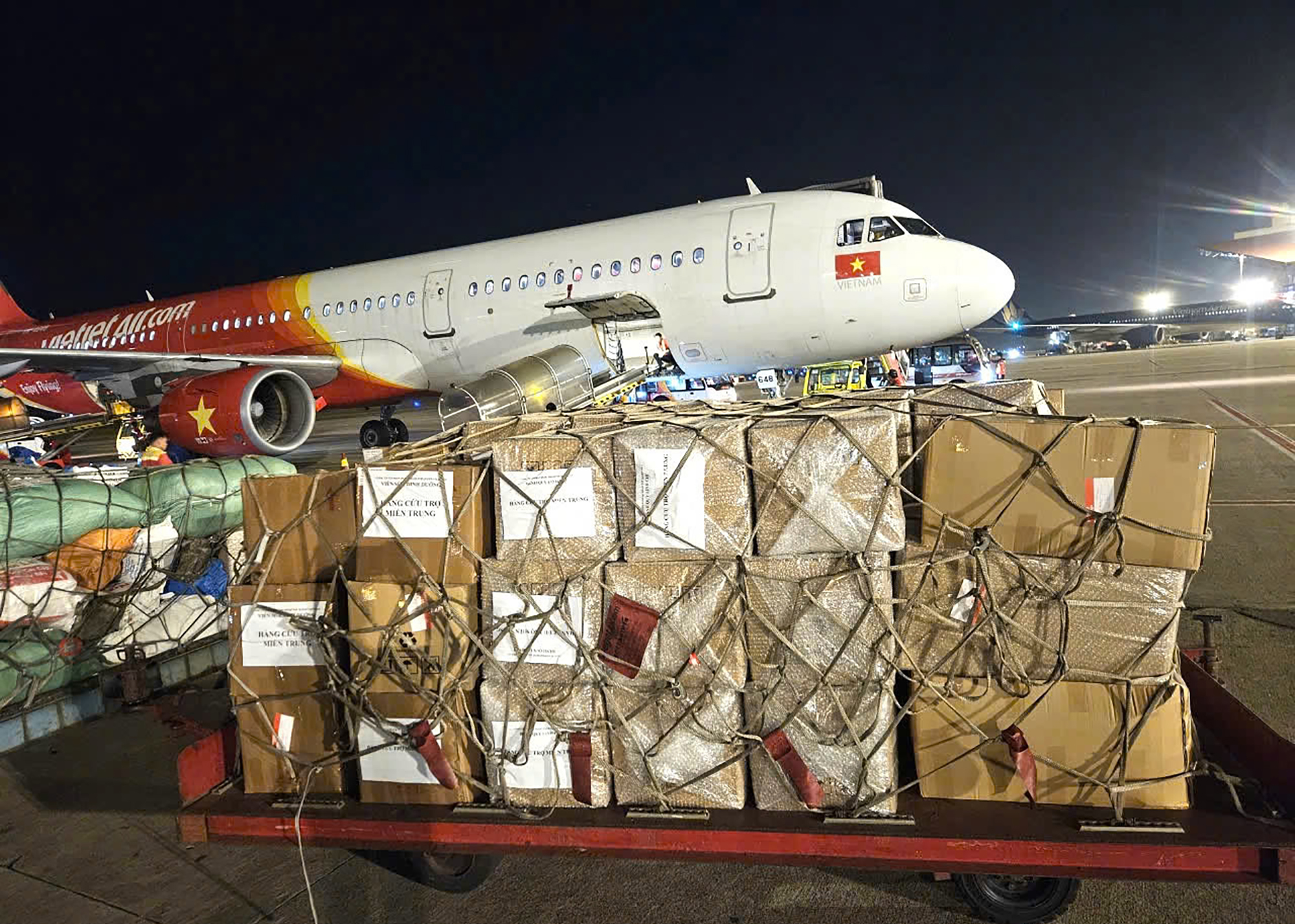 Những chuyến bay Vietjet chở đầy yêu thương- Ảnh 3.