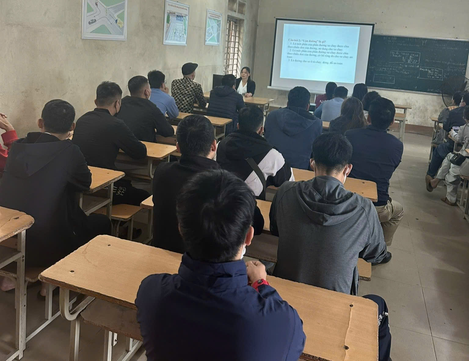 Phú Thọ đẩy mạnh phổ biến pháp luật an toàn giao thông theo luật mới- Ảnh 2. Phú Thọ đẩy mạnh phổ biến pháp luật an toàn giao thông theo luật mới- Ảnh 2.