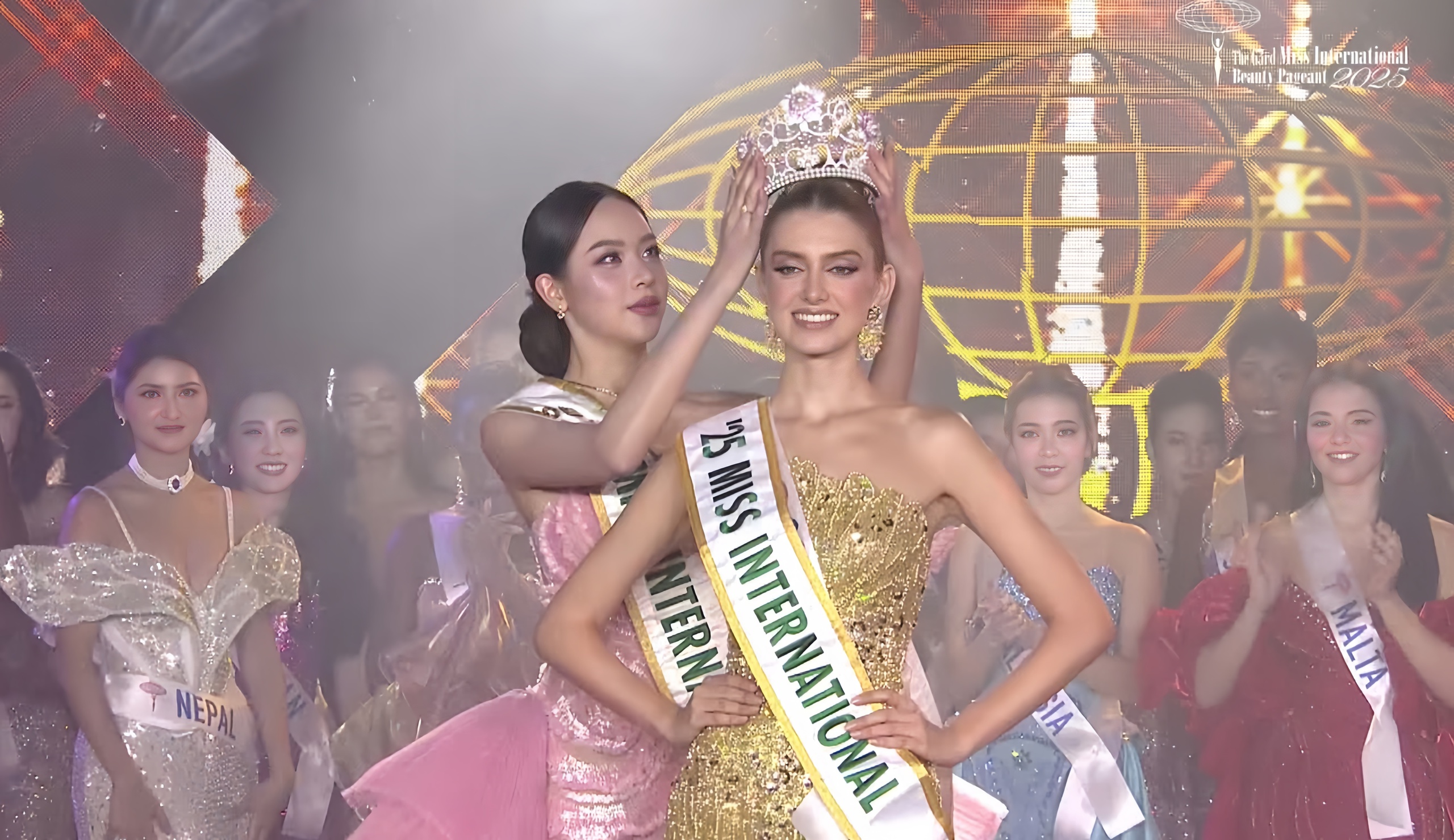 Người đẹp Colombia đăng quang Miss International 2025, Kiều Duy trượt top 20- Ảnh 1. Người đẹp Colombia đăng quang Miss International 2025, Kiều Duy trượt top 20- Ảnh 1.