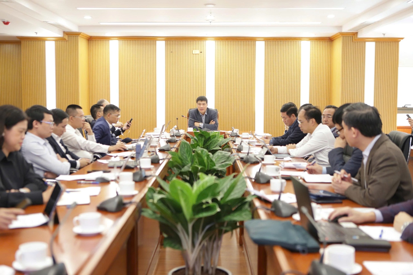 Cuộc họp về công tác xây dựng tiêu chuẩn, quy chuẩn kỹ thuật ngành Xây dựng có sự tham dự của các Cục, Vụ, Viện, Học viện và trường Đại học thuộc Bộ Xây dựng.