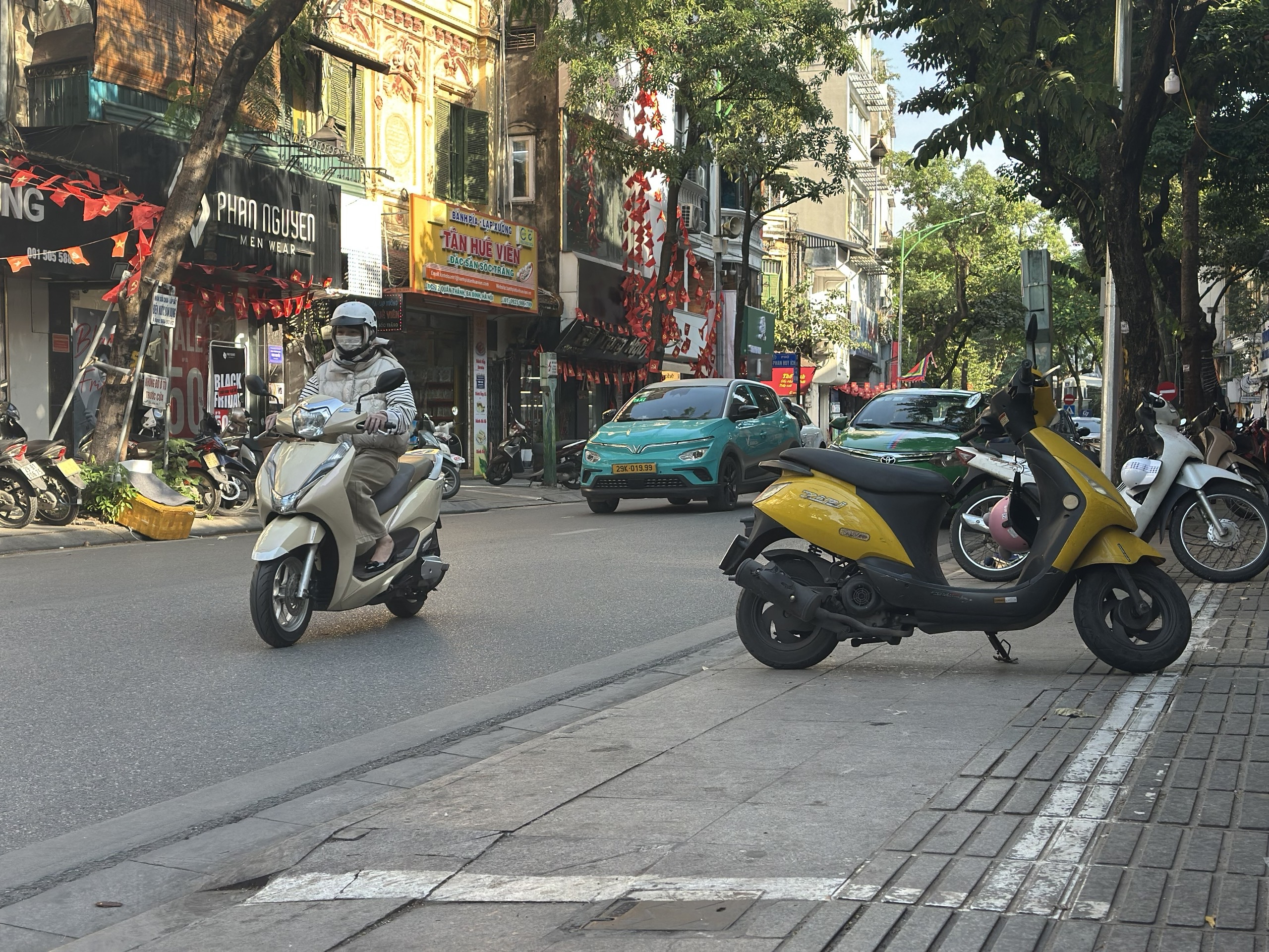 Diện mạo những tuyến phố sầm uất nhất Thủ đô sau triển khai phường kiểu mẫu- Ảnh 19. Diện mạo những tuyến phố sầm uất nhất Thủ đô sau triển khai phường kiểu mẫu- Ảnh 19.