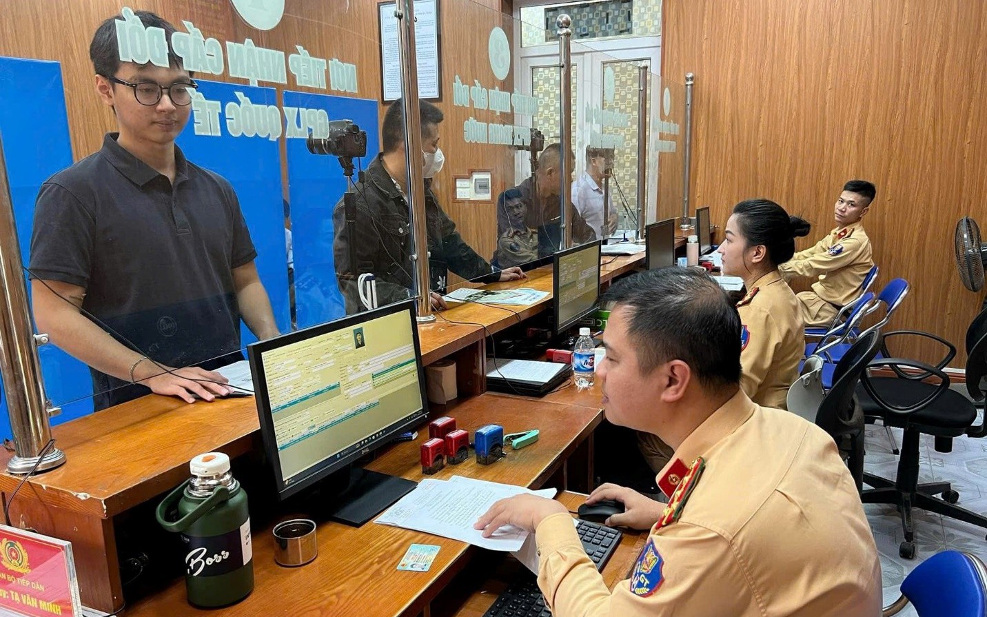 Quảng Ninh: Sử dụng AI trong đào tạo, cấp GPLX hạng A1 cho đồng bào dân tộc thiểu số- Ảnh 4. Đề xuất cấp giấy phép lái xe điện tử, giảm tối đa thời gian cấp đổi