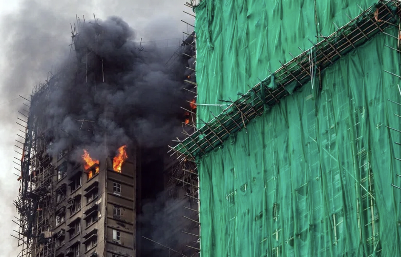 Vụ cháy chung cư tại Hong Kong: Nhân chứng khẳng định không có chuông báo- Ảnh 1. Vụ cháy chung cư tại Hong Kong: Nhân chứng khẳng định không có chuông báo- Ảnh 1.