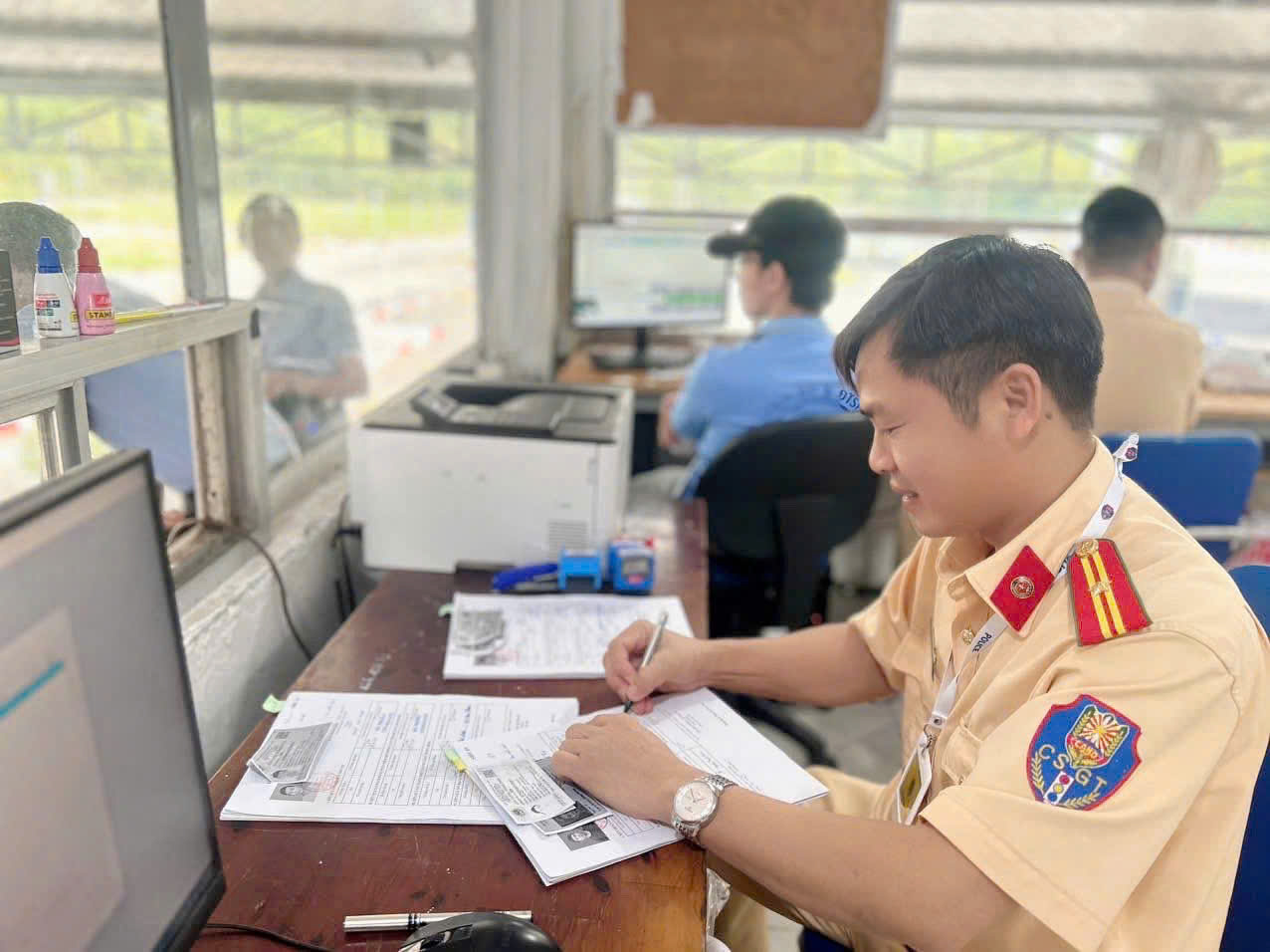 Đề xuất cấp giấy phép lái xe điện tử, giảm tối đa thời gian cấp đổi- Ảnh 1.