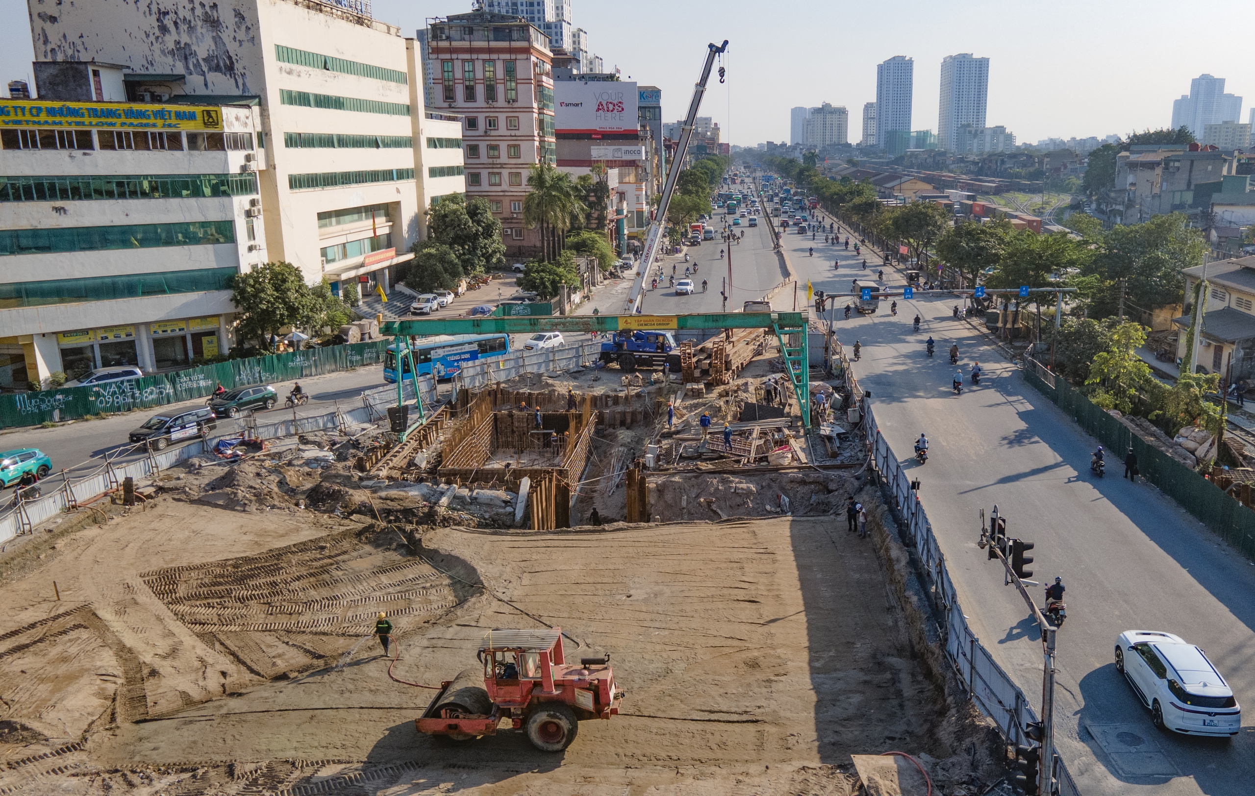 Hàng trăm công nhân tranh thủ từng giờ đua tiến độ thi công hầm chui Kim Đồng - Giải Phóng- Ảnh 2. Hàng trăm công nhân tranh thủ từng giờ đua tiến độ thi công hầm chui Kim Đồng - Giải Phóng- Ảnh 2.