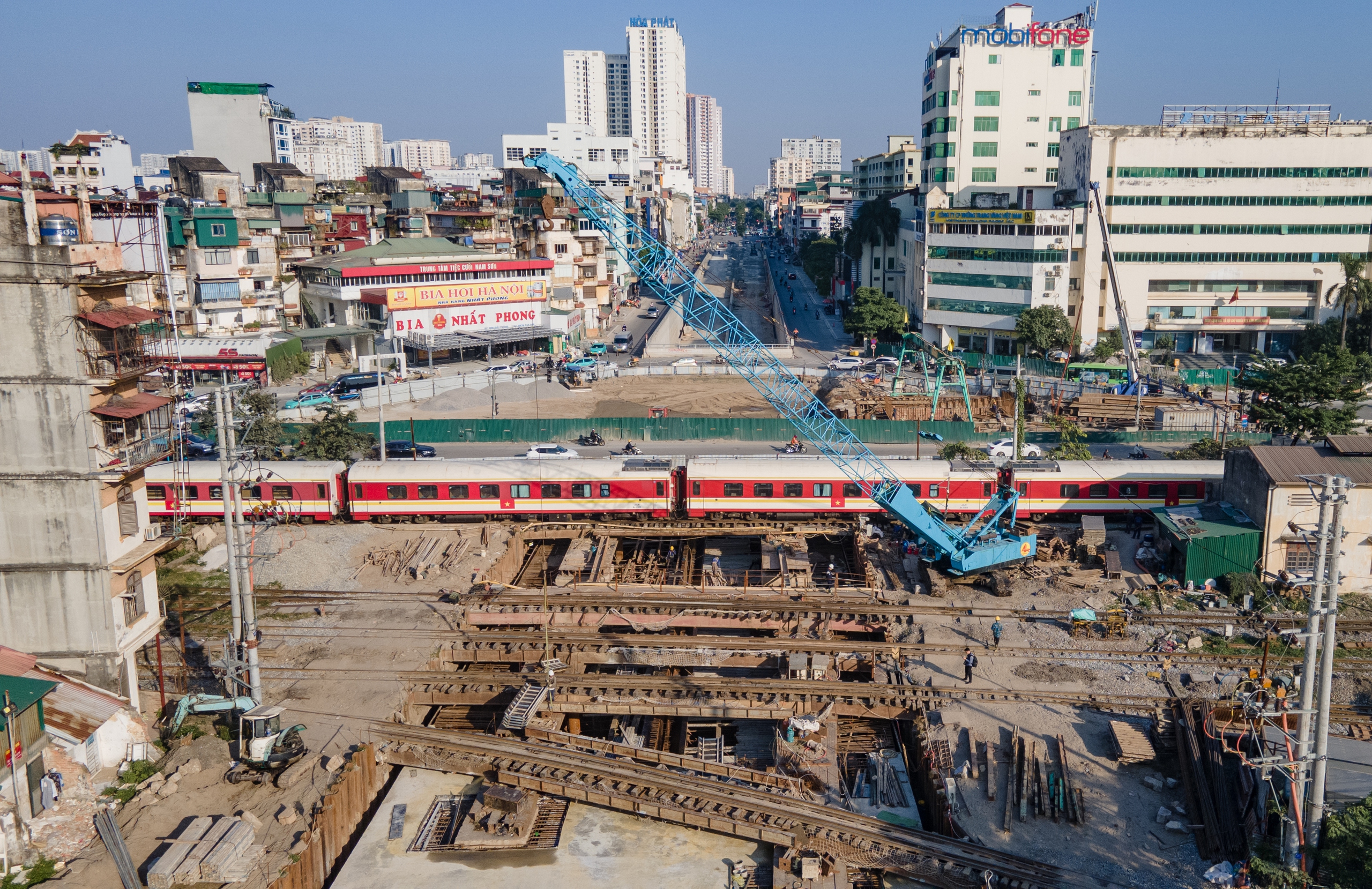 Hàng trăm công nhân tranh thủ từng giờ đua tiến độ thi công hầm chui Kim Đồng - Giải Phóng- Ảnh 3. Hàng trăm công nhân tranh thủ từng giờ đua tiến độ thi công hầm chui Kim Đồng - Giải Phóng- Ảnh 3.