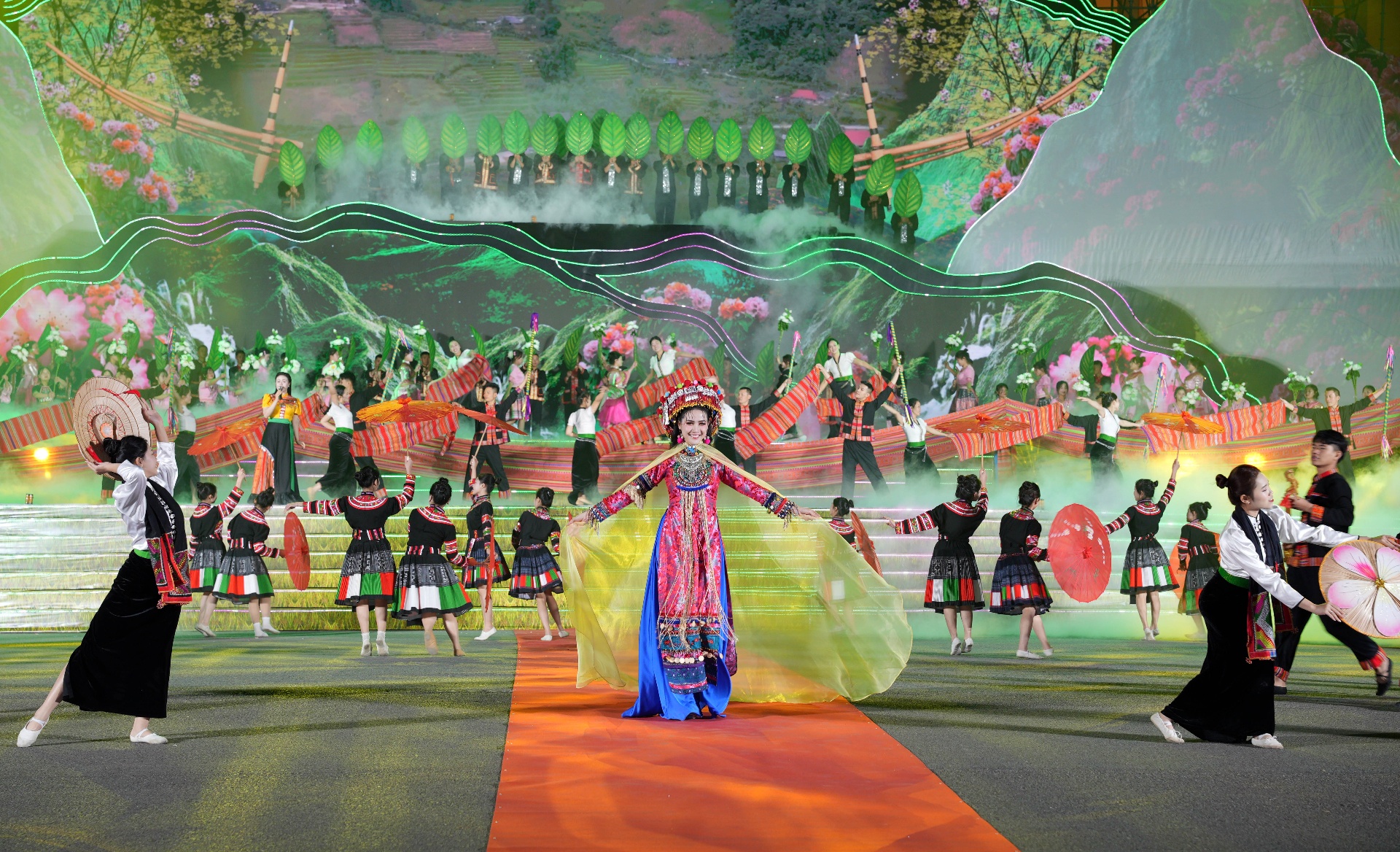 Tuần lễ du lịch - văn hóa Lai Châu: Về vùng “sơn kỳ, thuỷ tú, động tiên”- Ảnh 1.