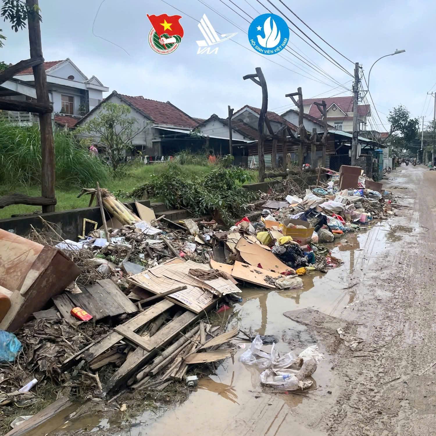 Học viện Hàng không Việt Nam hỗ trợ 6 tỷ đồng giúp miền Trung khắc phục mưa lũ- Ảnh 2. Học viện Hàng không Việt Nam hỗ trợ 6 tỷ đồng giúp miền Trung khắc phục mưa lũ- Ảnh 2.