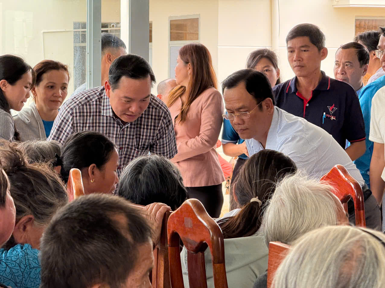 Tổng công ty HUD ủng hộ 2.000 phần quà cho người dân Khánh Hòa ảnh hưởng mưa lũ- Ảnh 5.