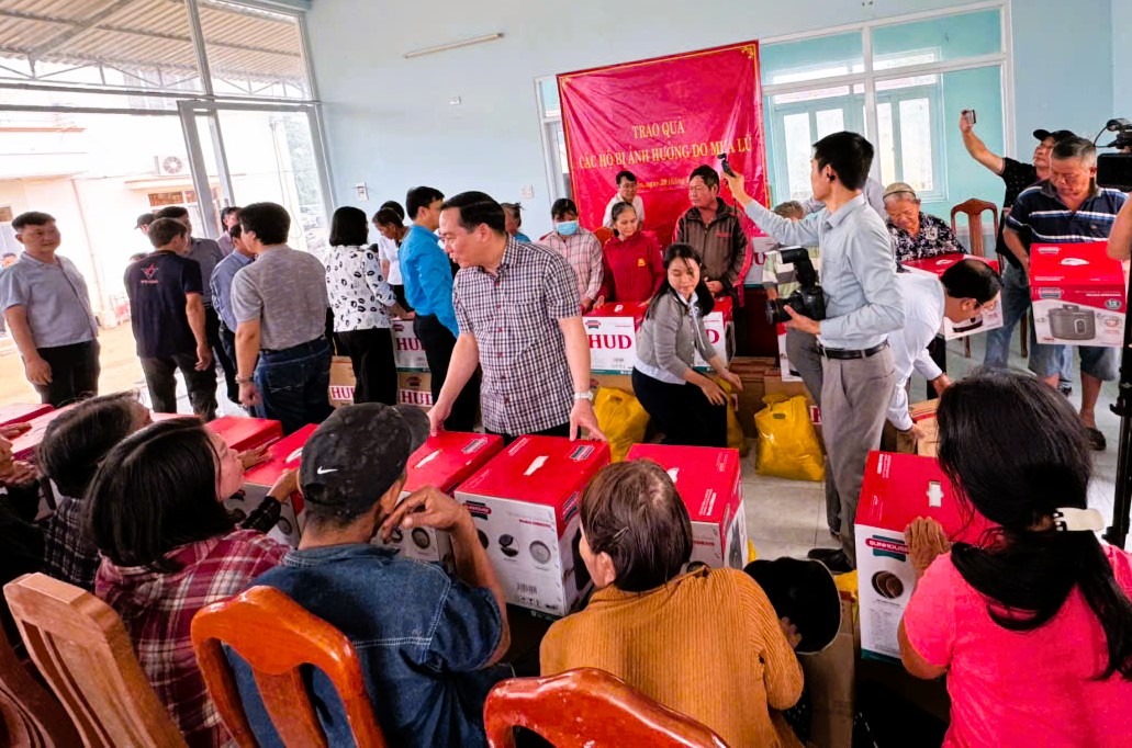 Tổng công ty HUD ủng hộ 2.000 phần quà cho người dân Khánh Hòa ảnh hưởng mưa lũ- Ảnh 11.