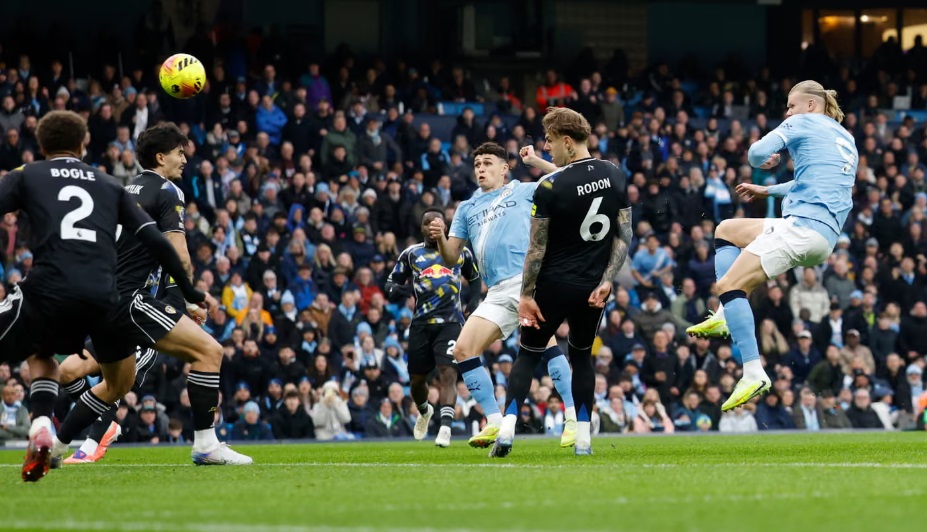 Foden tỏa sáng, Man City thắng nghẹt thở Leeds tại Etihad - Ảnh 1.
