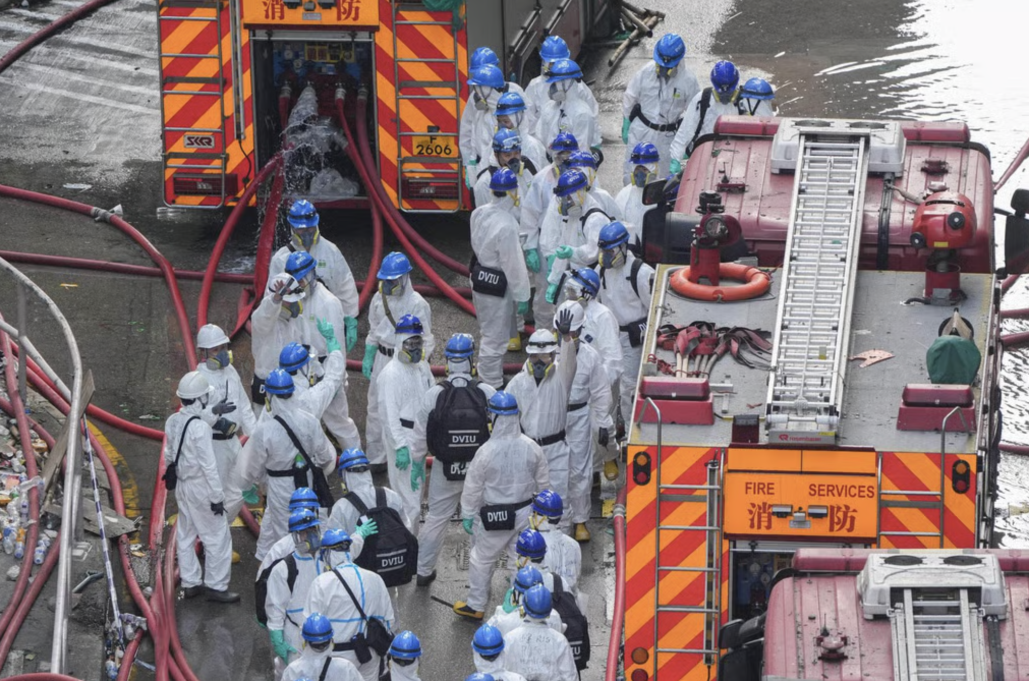 Hong Kong tưởng niệm nạn nhân, gấp rút hỗ trợ cư dân mất trắng tài sản trong vụ cháy- Ảnh 3.